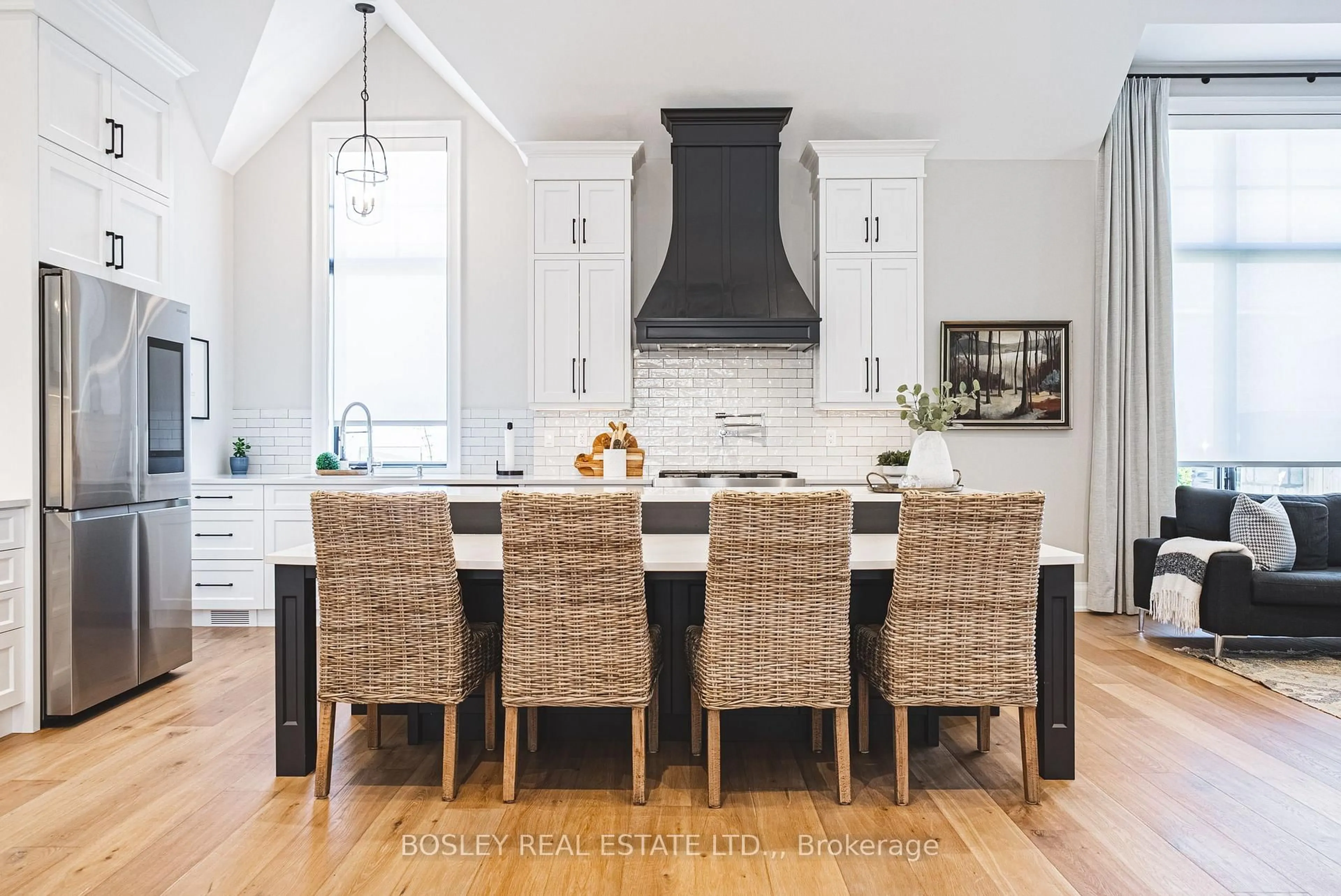 Open concept kitchen, wood/laminate floor for 110 Millpond Rd, Niagara-on-the-Lake Ontario L0S 1J1