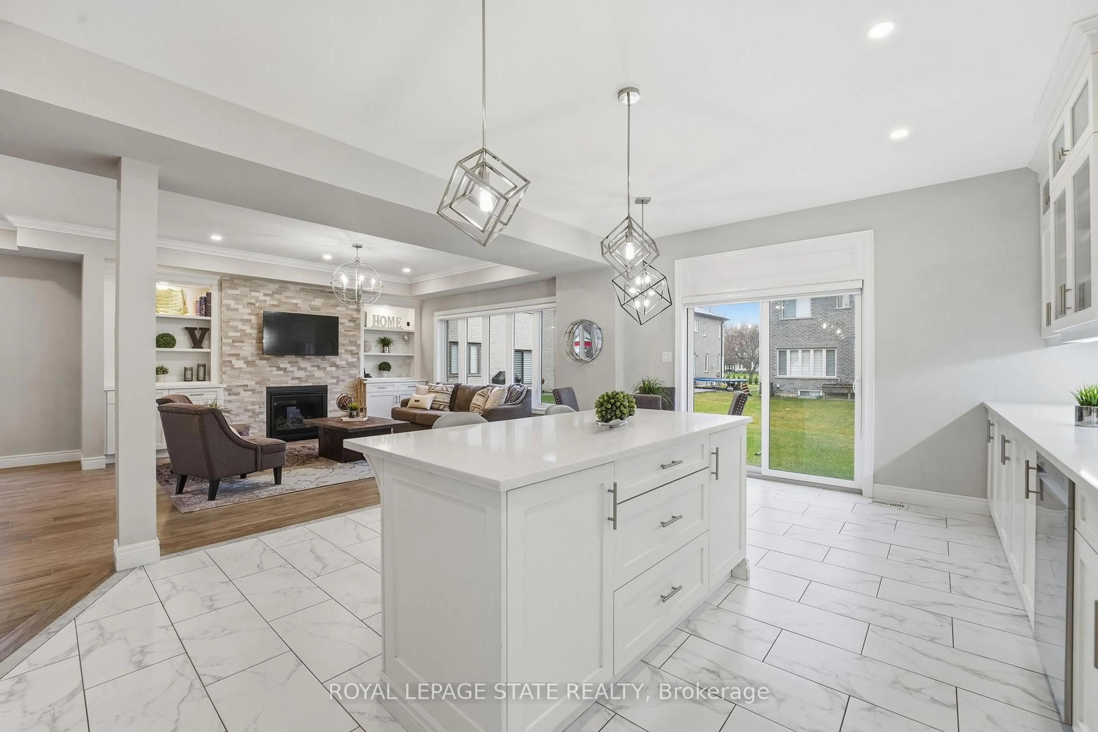 Open concept kitchen, ceramic/tile floor for 29 Roselawn Ave, Hamilton Ontario L9G 0H9