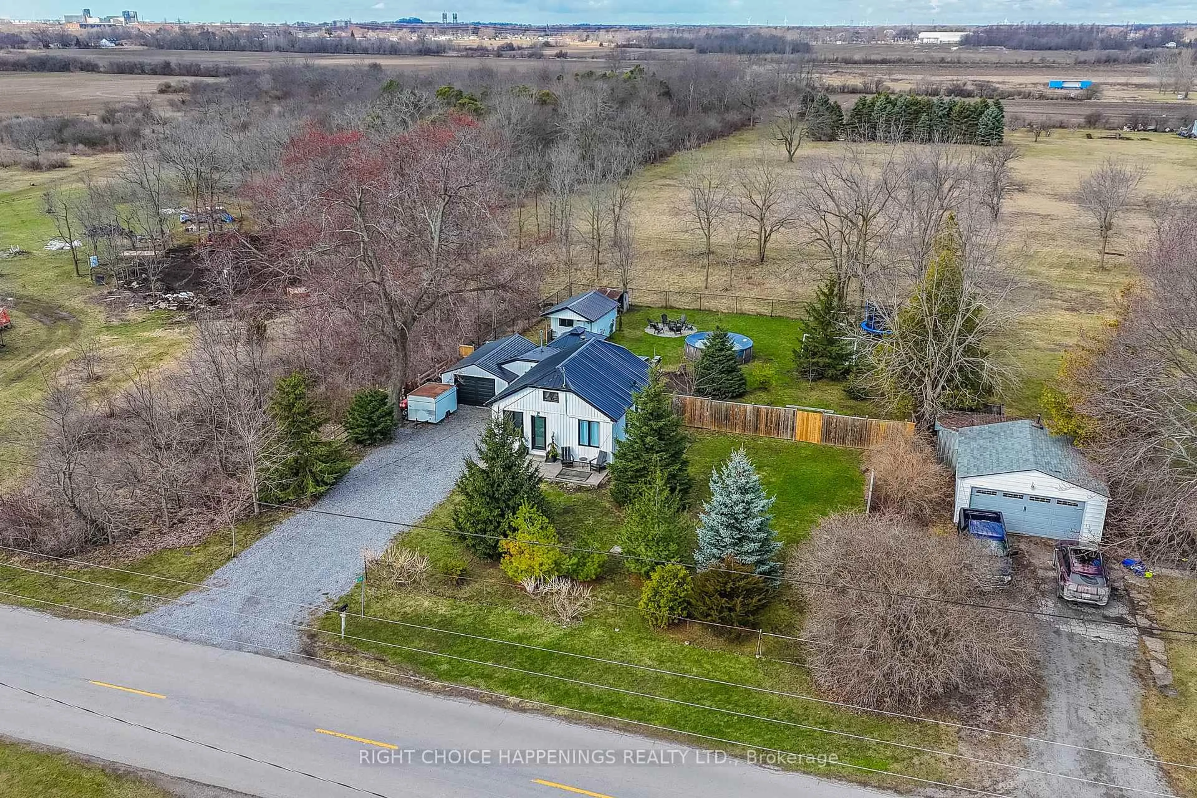 A pic from outside/outdoor area/front of a property/back of a property/a pic from drone, street for 1368 Lorraine Rd, Port Colborne Ontario L3K 5V3