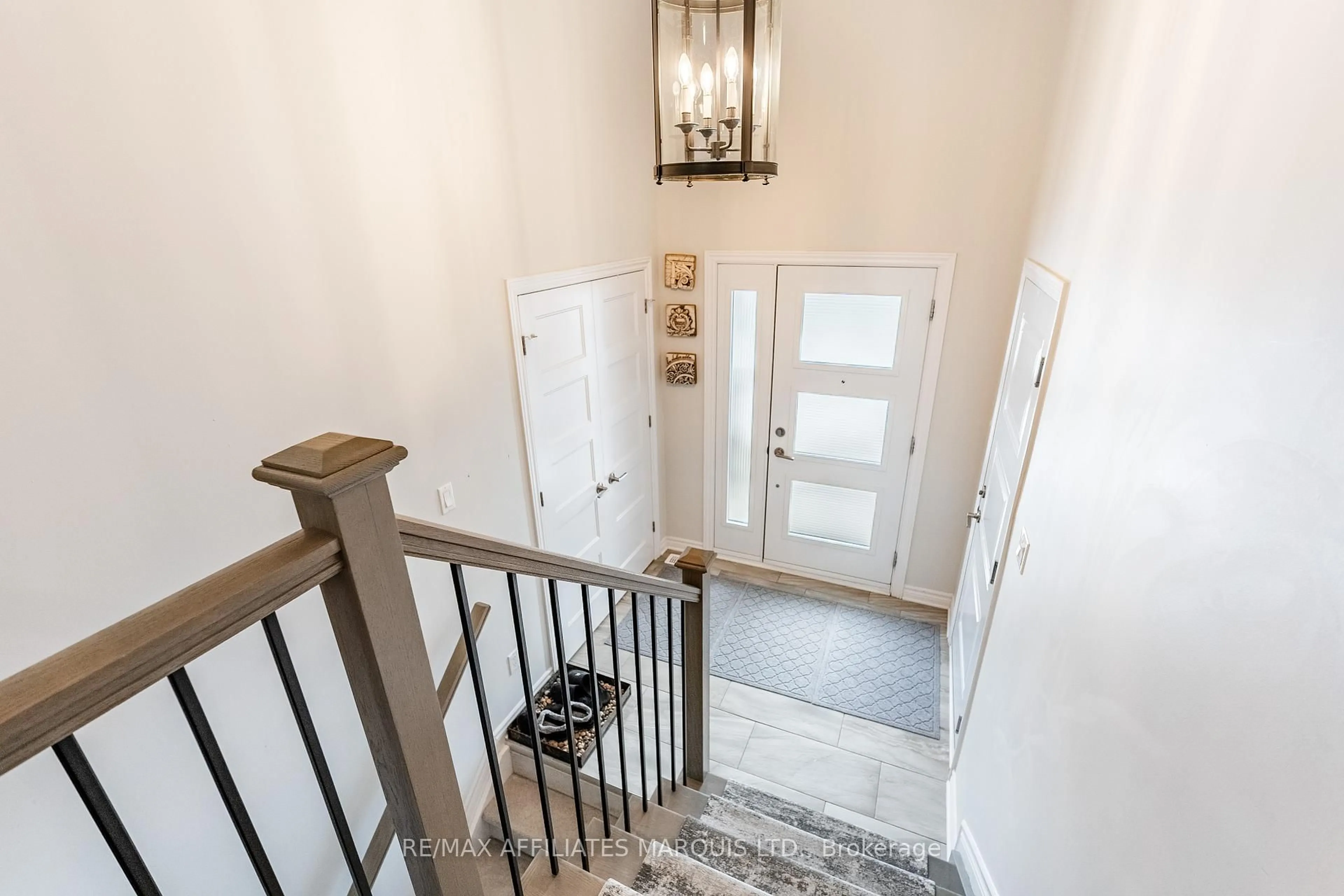 Indoor entryway for 1108 Nicolas Cres, Cornwall Ontario K6J 0C1