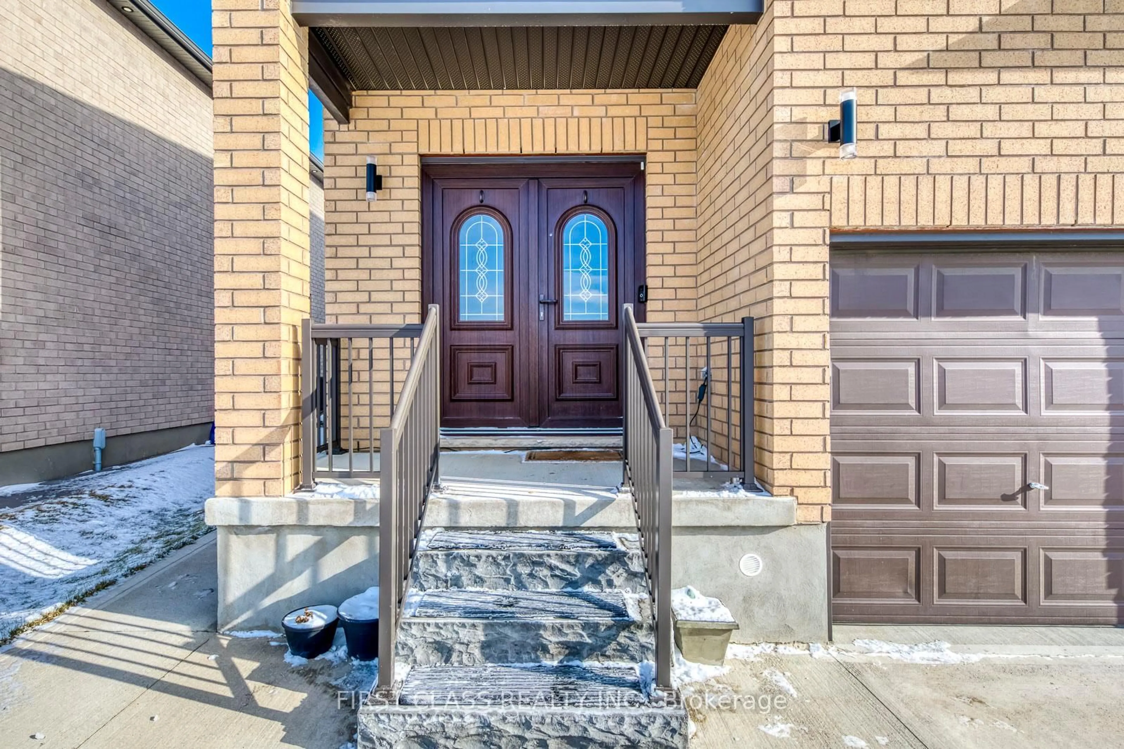 Indoor entryway for 22 Grandville Circ, Brant Ontario N3L 0E9