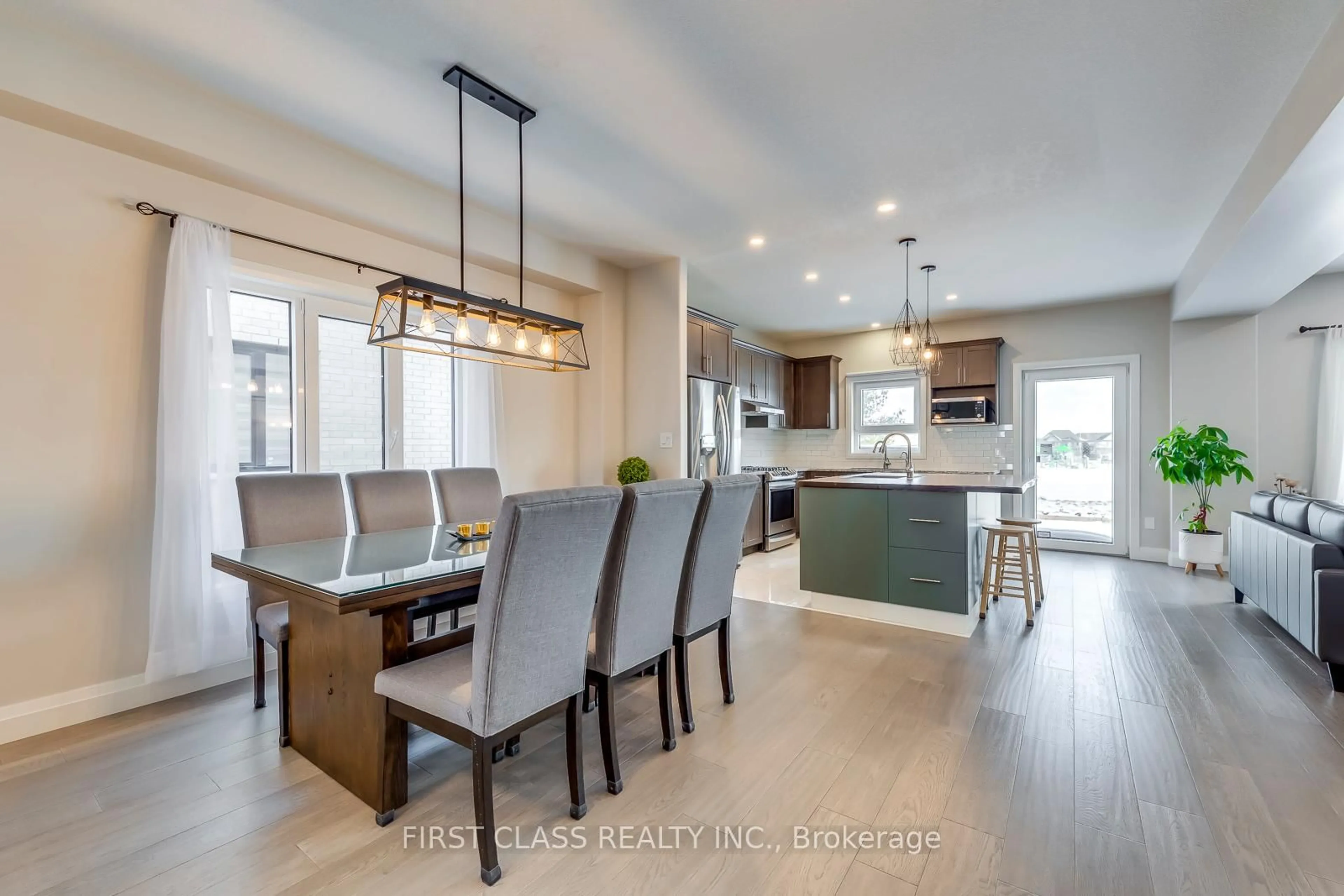 Open concept kitchen, unknown for 22 Grandville Circ, Brant Ontario N3L 0E9
