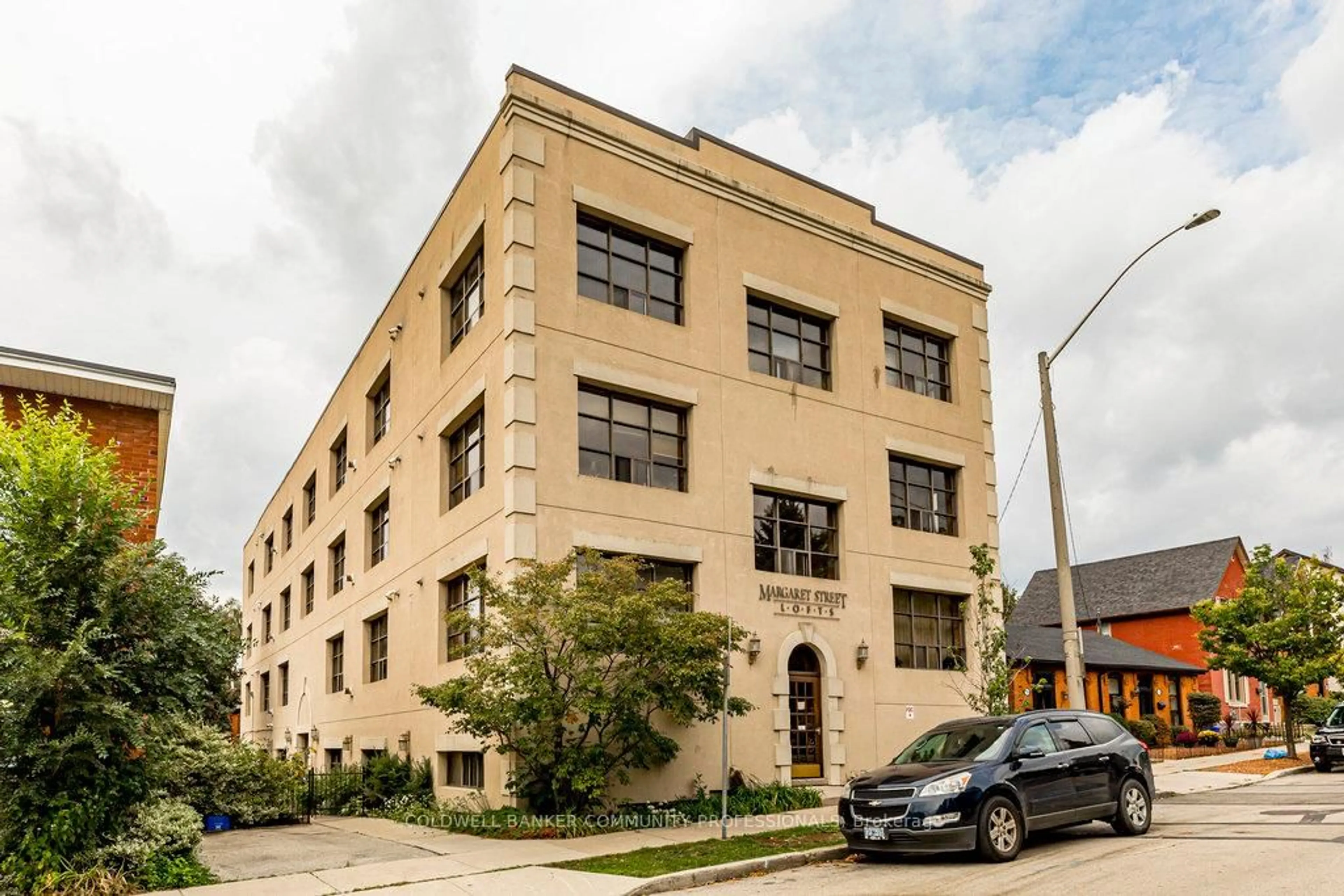 Home with brick exterior material, building for 36 Margaret St #44, Hamilton Ontario L8P 4C8