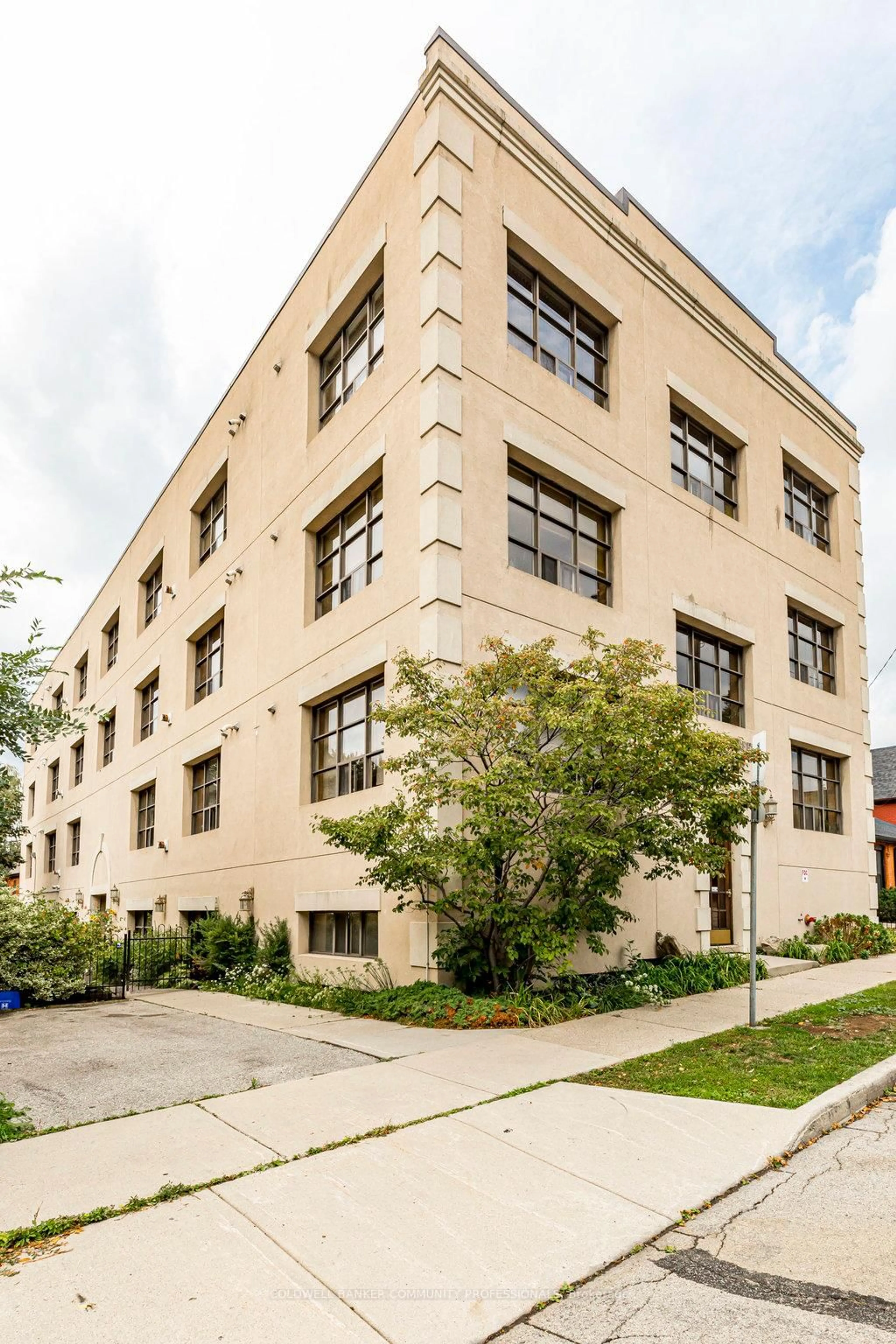 Home with brick exterior material, building for 36 Margaret St #44, Hamilton Ontario L8P 4C8