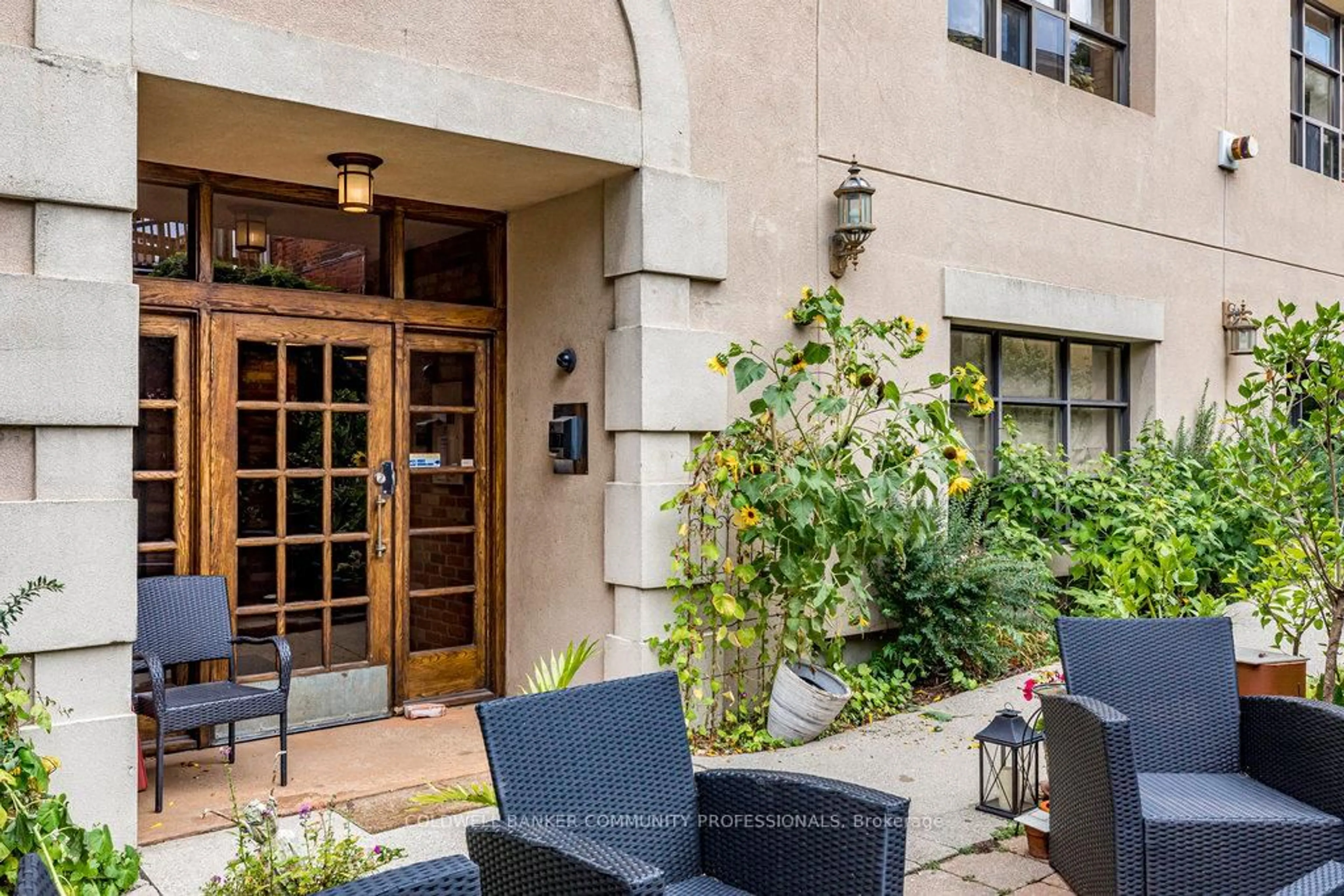 Patio, street for 36 Margaret St #44, Hamilton Ontario L8P 4C8