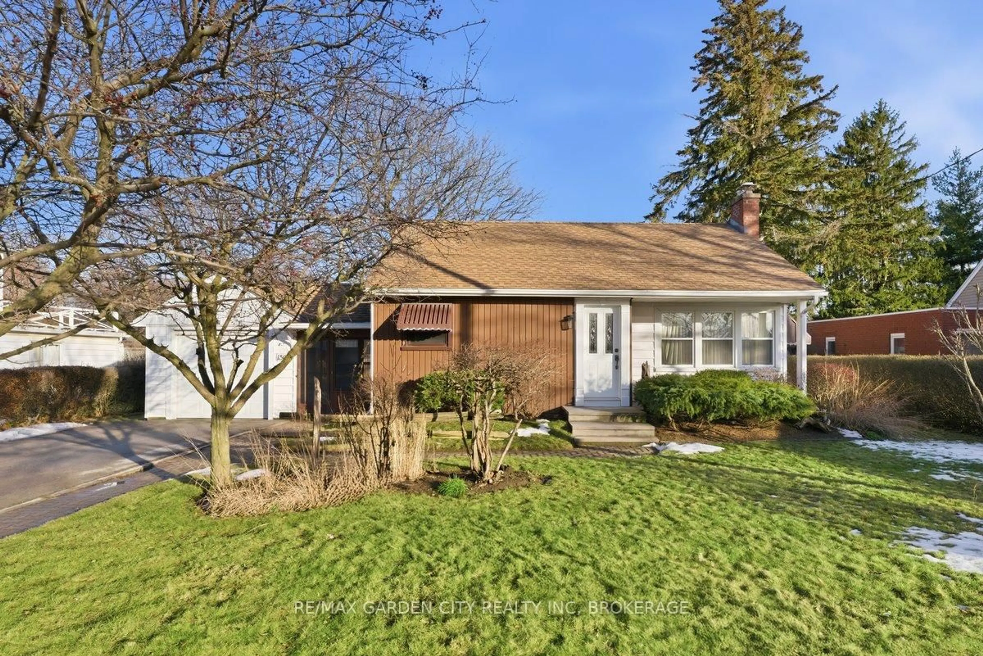 Home with brick exterior material, street for 1509 Haist St, Pelham Ontario L0S 1E0