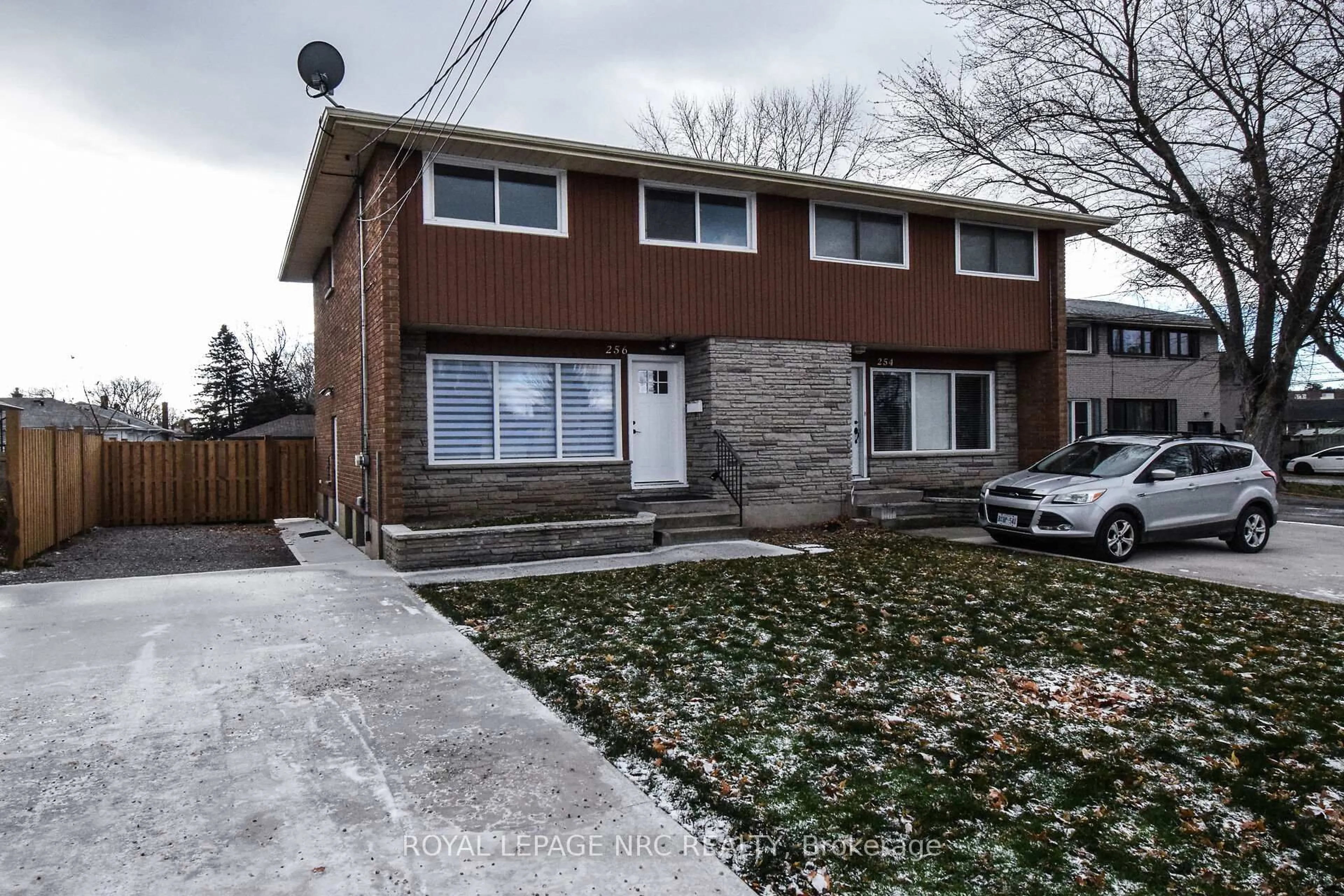 Home with brick exterior material, street for 256 Scott St, St. Catharines Ontario L2N 1H8