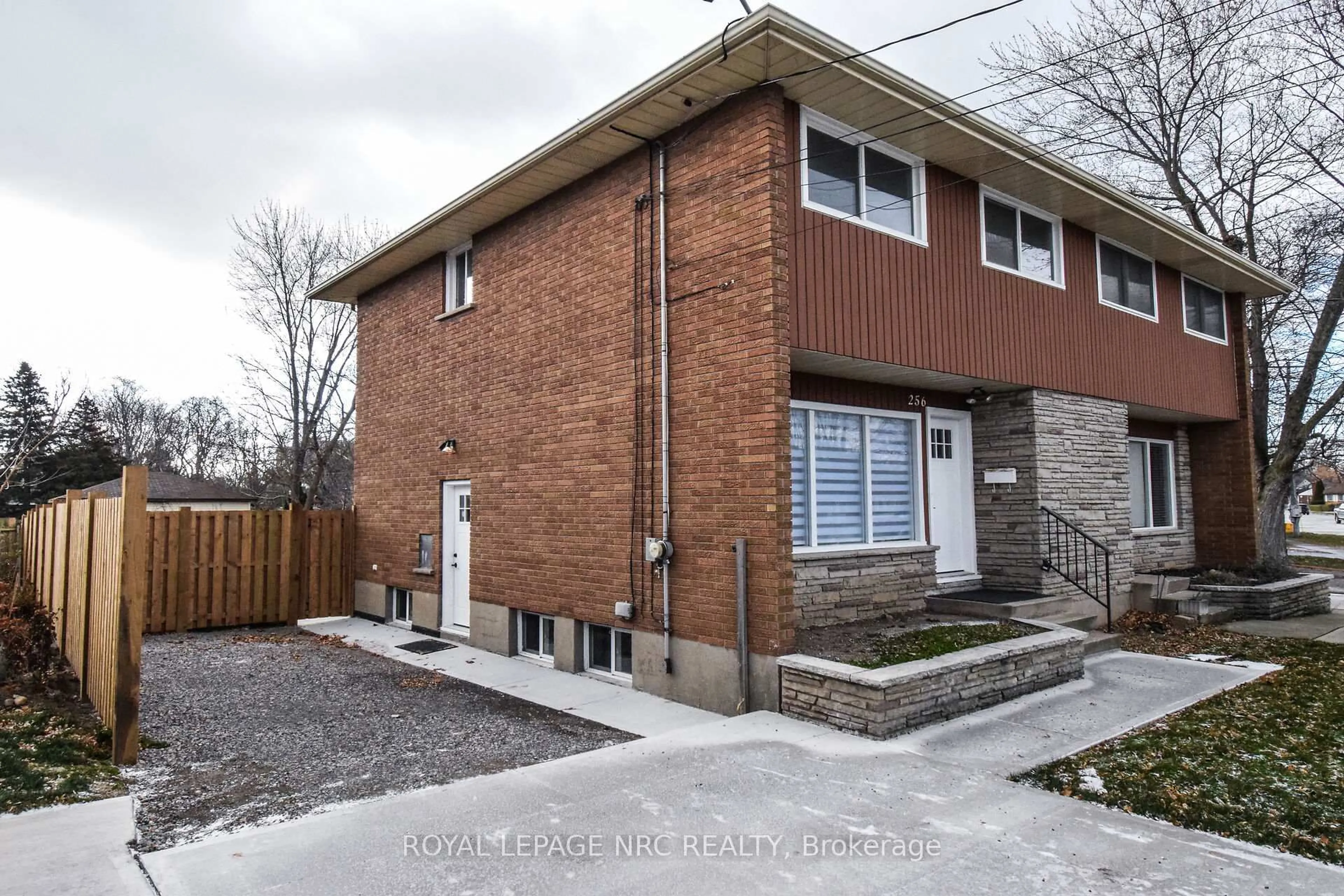 Home with brick exterior material, street for 256 Scott St, St. Catharines Ontario L2N 1H8