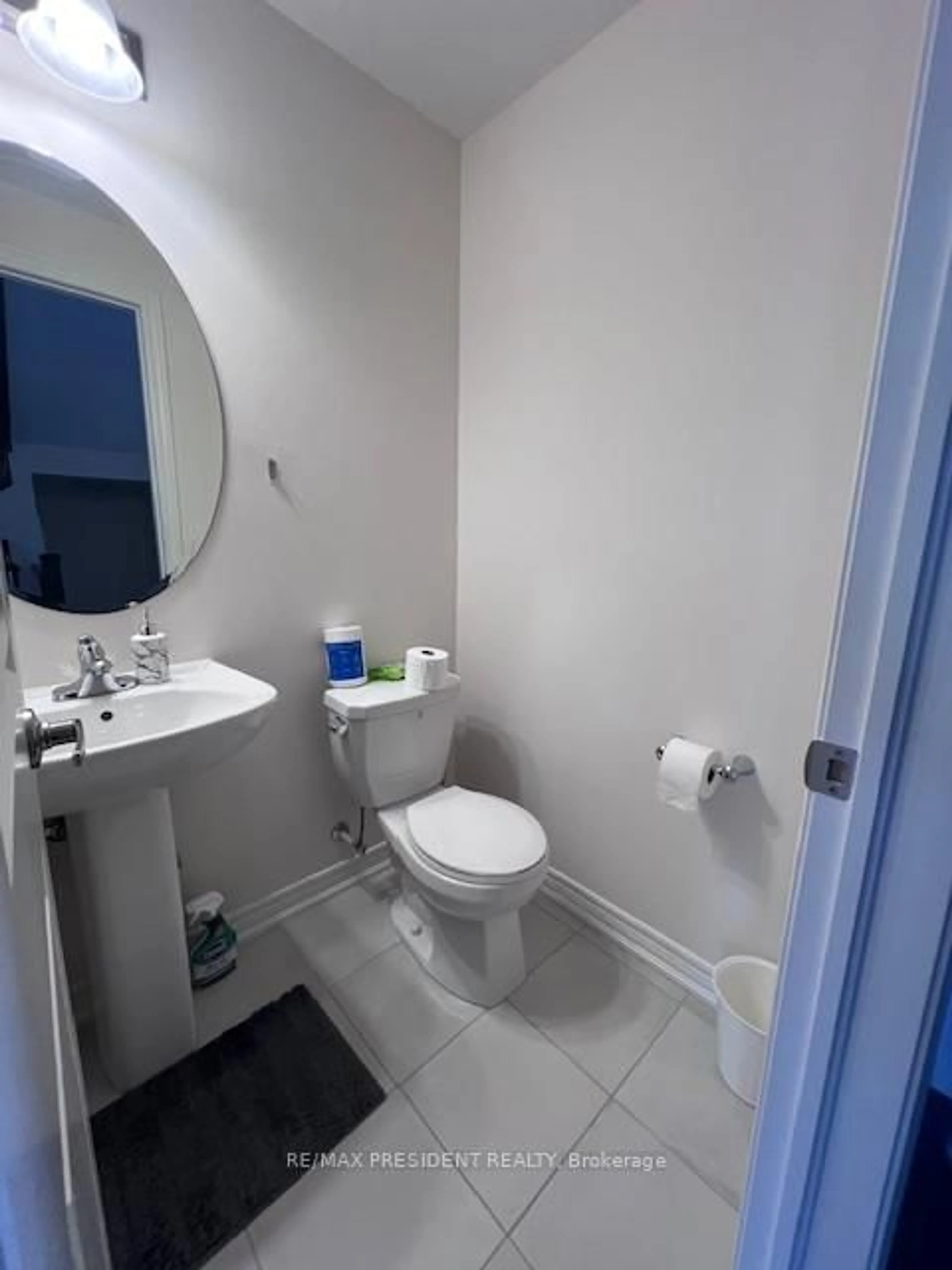 Standard bathroom, unknown for 50 Beasley Grve, Hamilton Ontario L9G 3K9