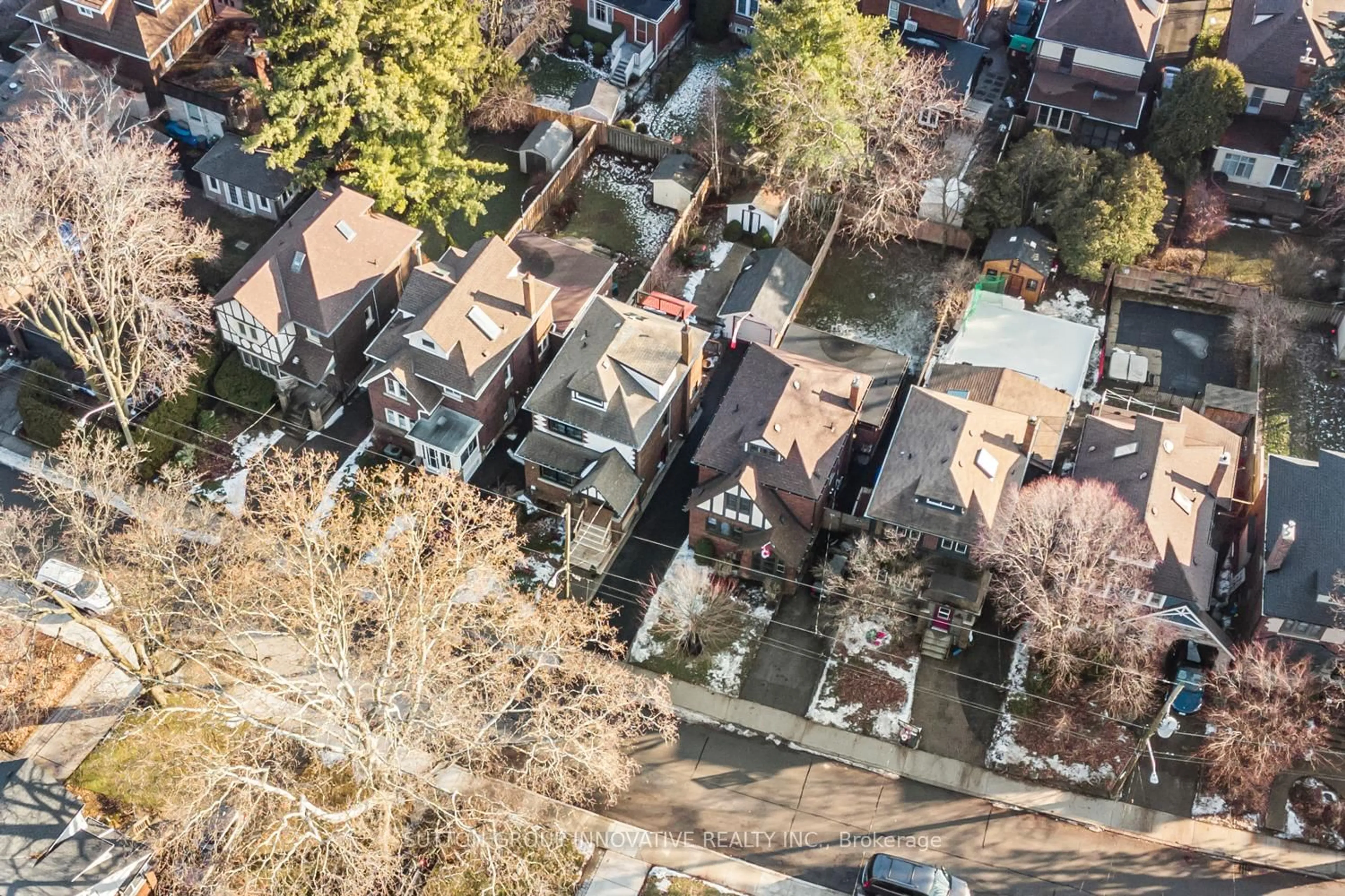 A pic from outside/outdoor area/front of a property/back of a property/a pic from drone, street for 170 Haddon Ave, Hamilton Ontario L8S 4A6