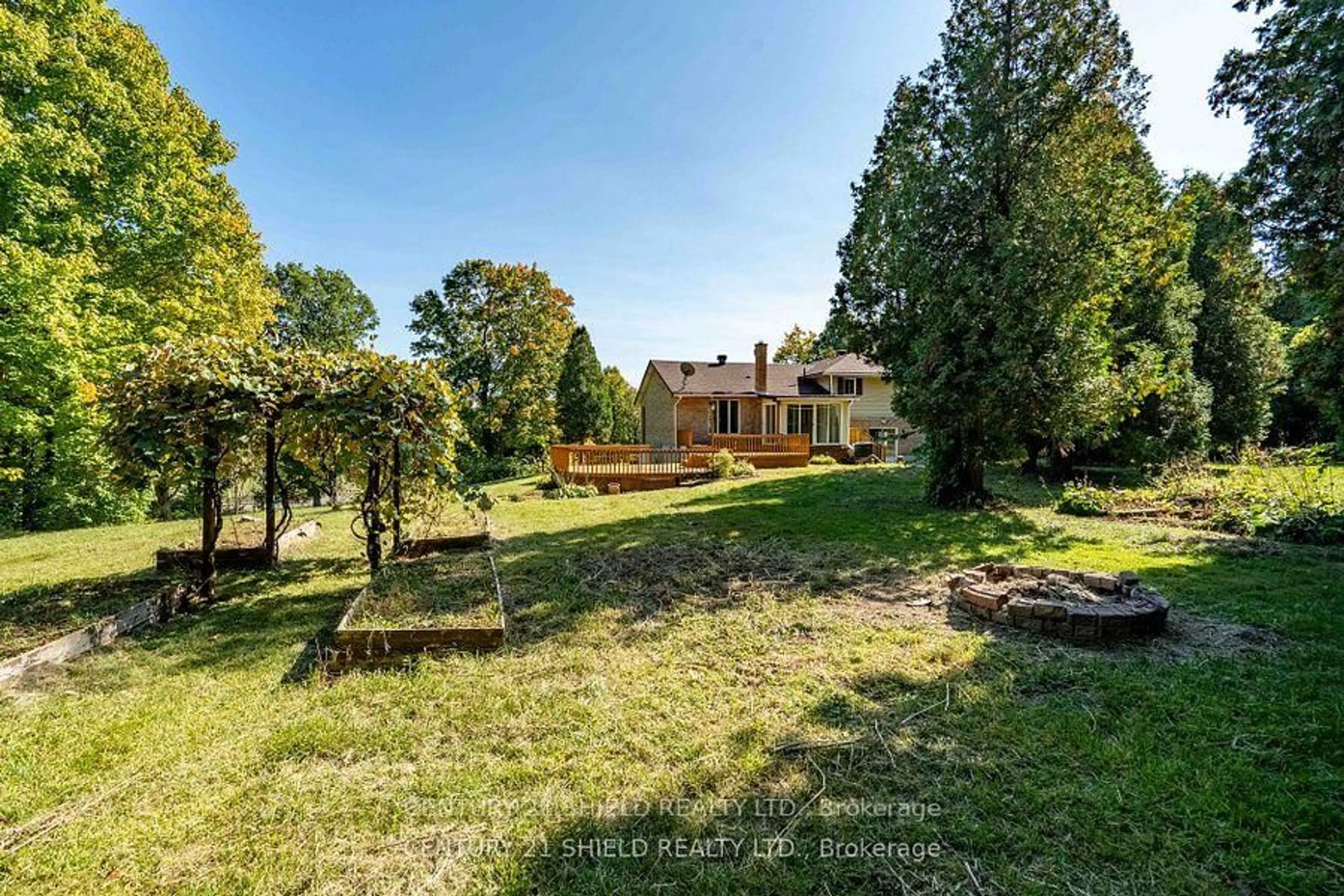 A pic from outside/outdoor area/front of a property/back of a property/a pic from drone, unknown for 18915 Glen Rd, South Glengarry Ontario K0C 2J0