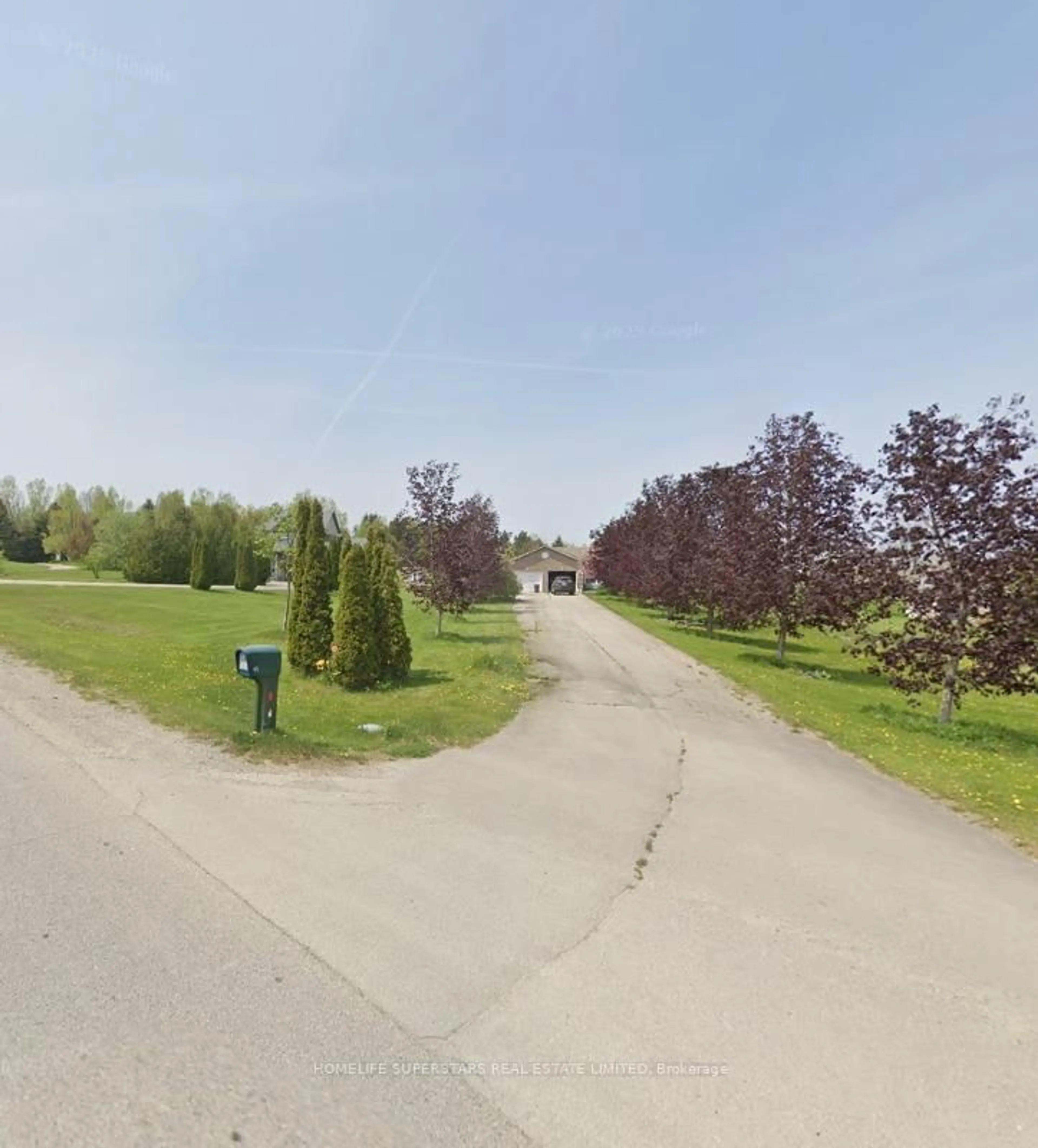 A pic from outside/outdoor area/front of a property/back of a property/a pic from drone, street for 39 Woodland Dr, East Garafraxa Ontario L9W 6B7