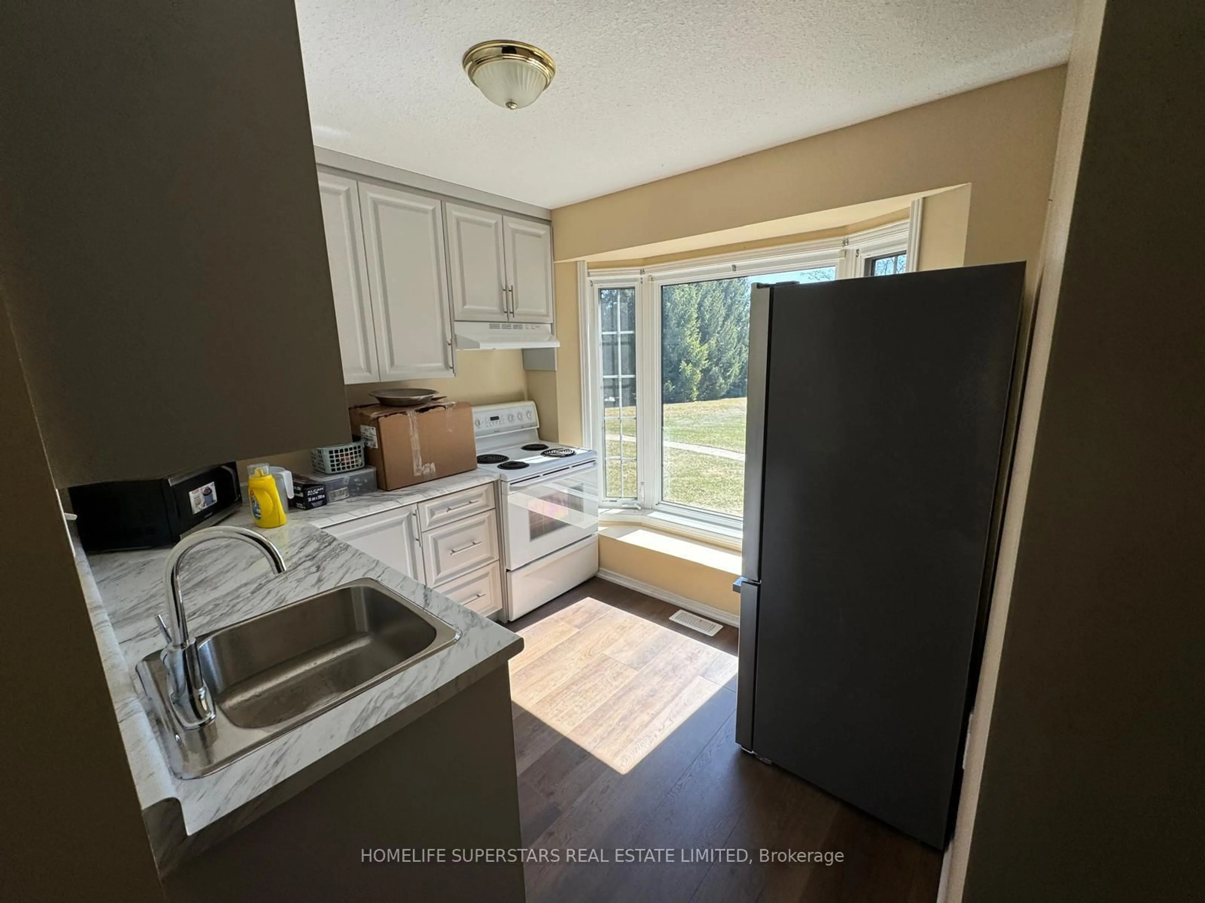 Standard kitchen, unknown for 39 Woodland Dr, East Garafraxa Ontario L9W 6B7