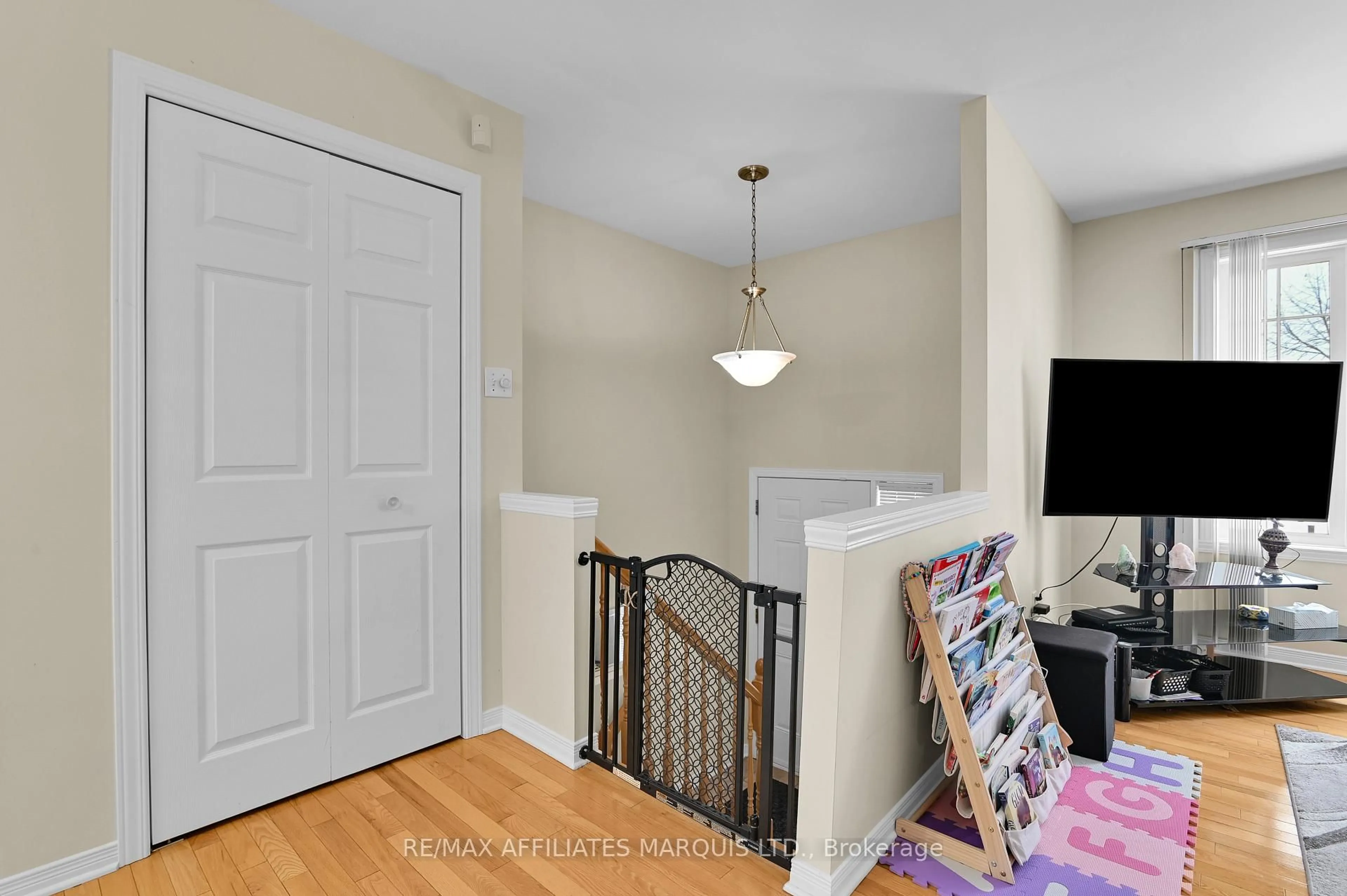 Indoor entryway for 2241 GLEN BROOK Dr, Cornwall Ontario K6H 7N1