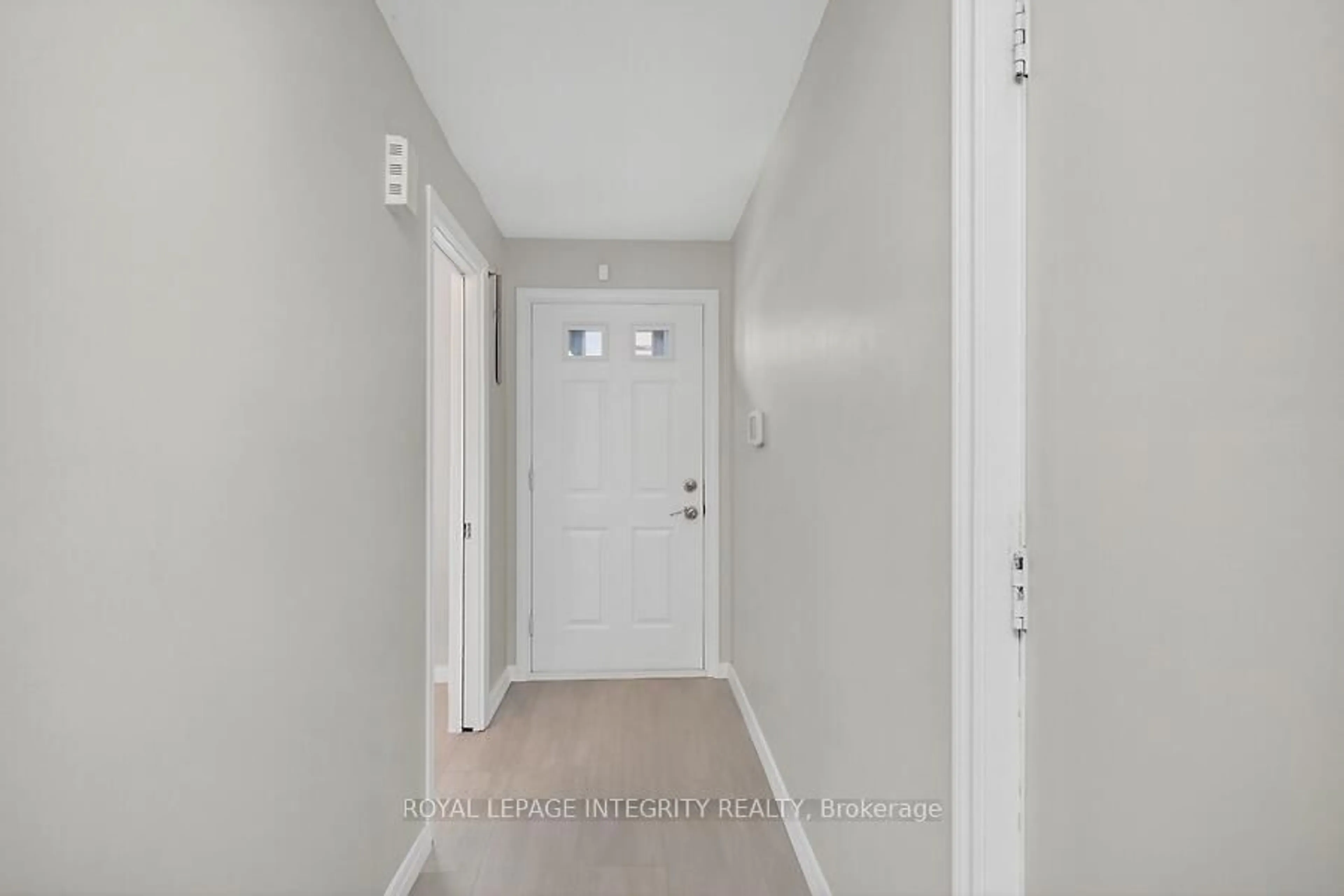 Indoor entryway for 1867 Simard Dr #36, Ottawa Ontario K1C 3B8