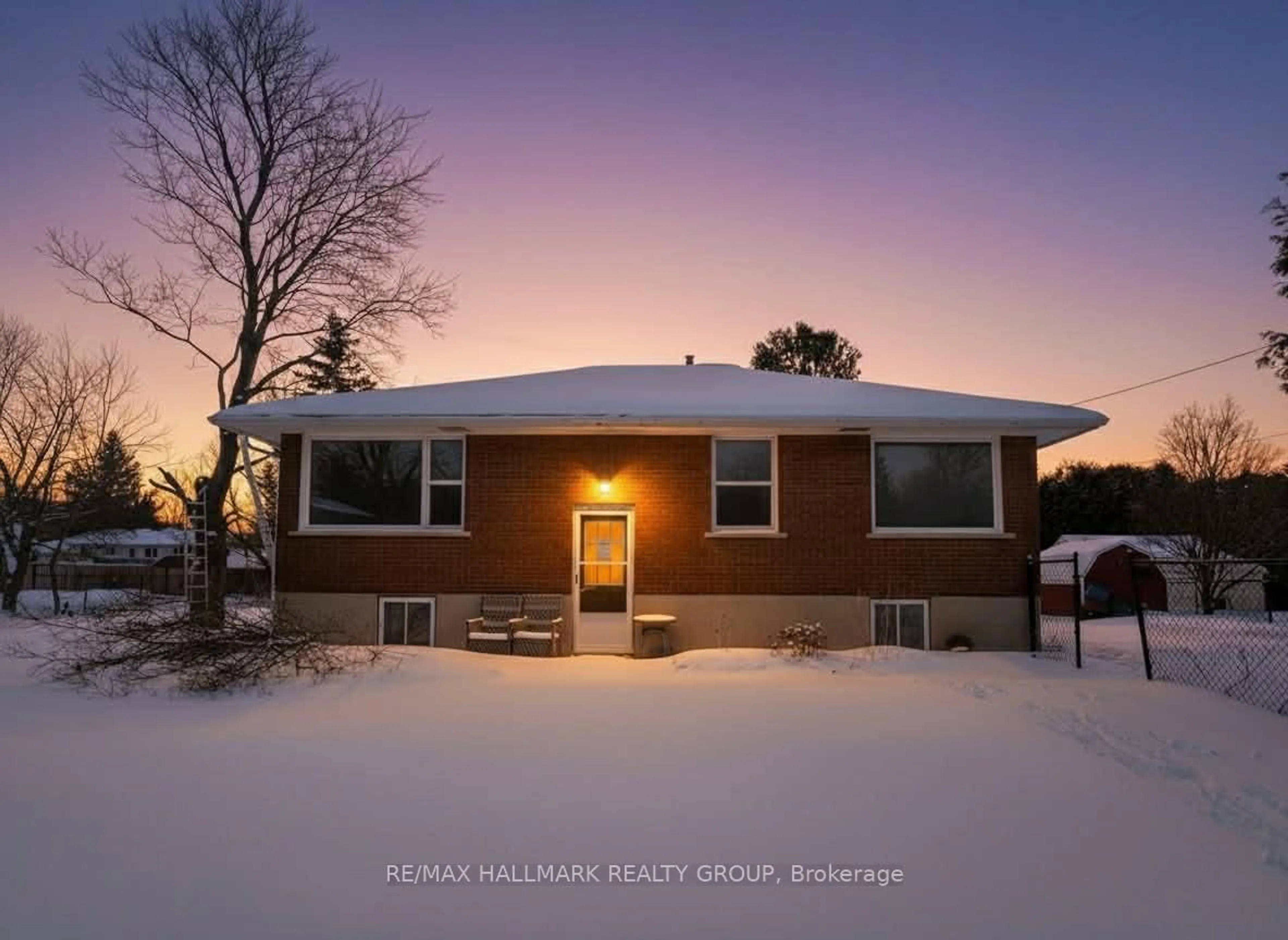 Home with vinyl exterior material, unknown for 1250 Stagecoach Rd, Ottawa Ontario K4P 1E2