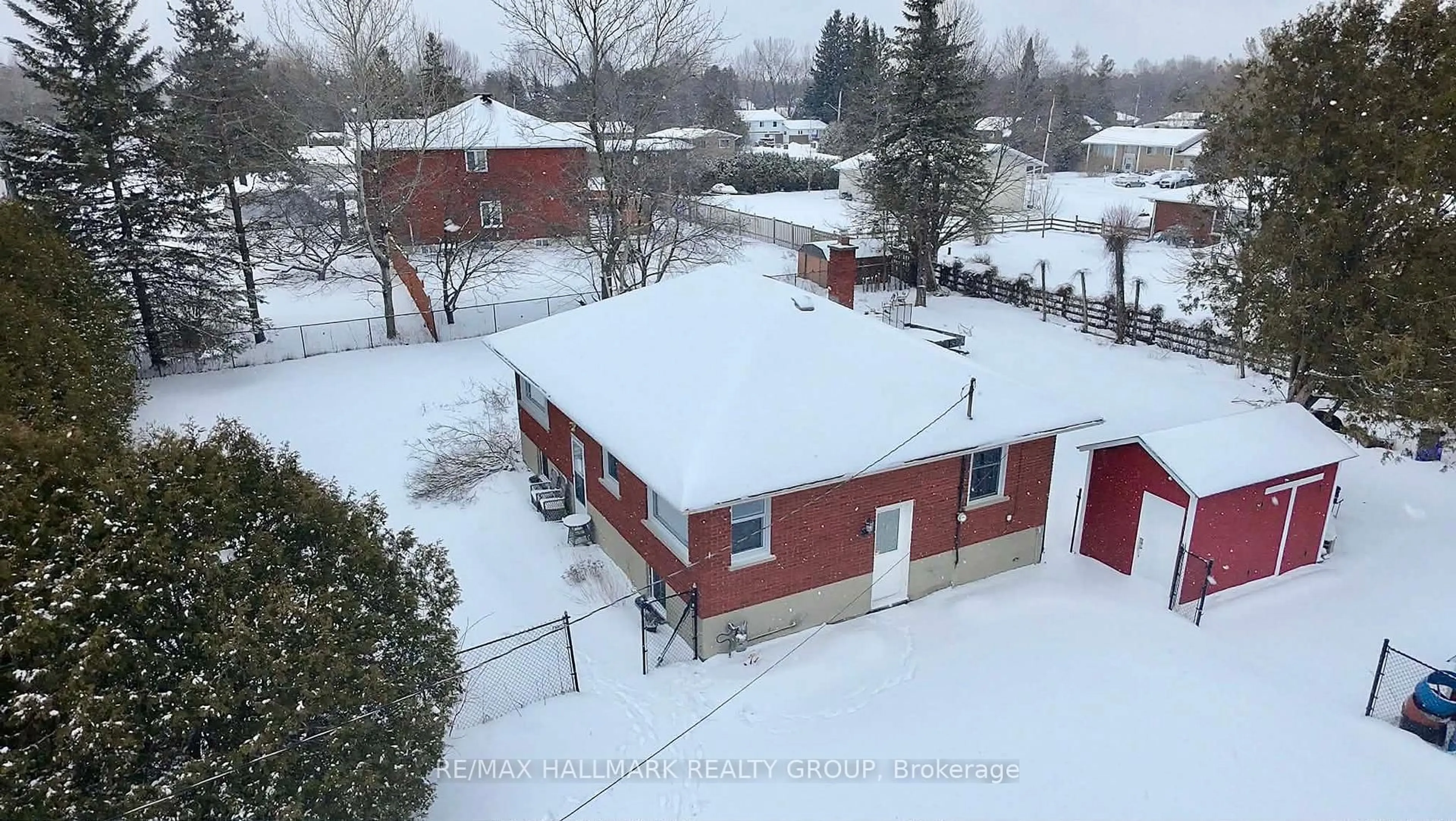 A pic from outside/outdoor area/front of a property/back of a property/a pic from drone, street for 1250 Stagecoach Rd, Ottawa Ontario K4P 1E2
