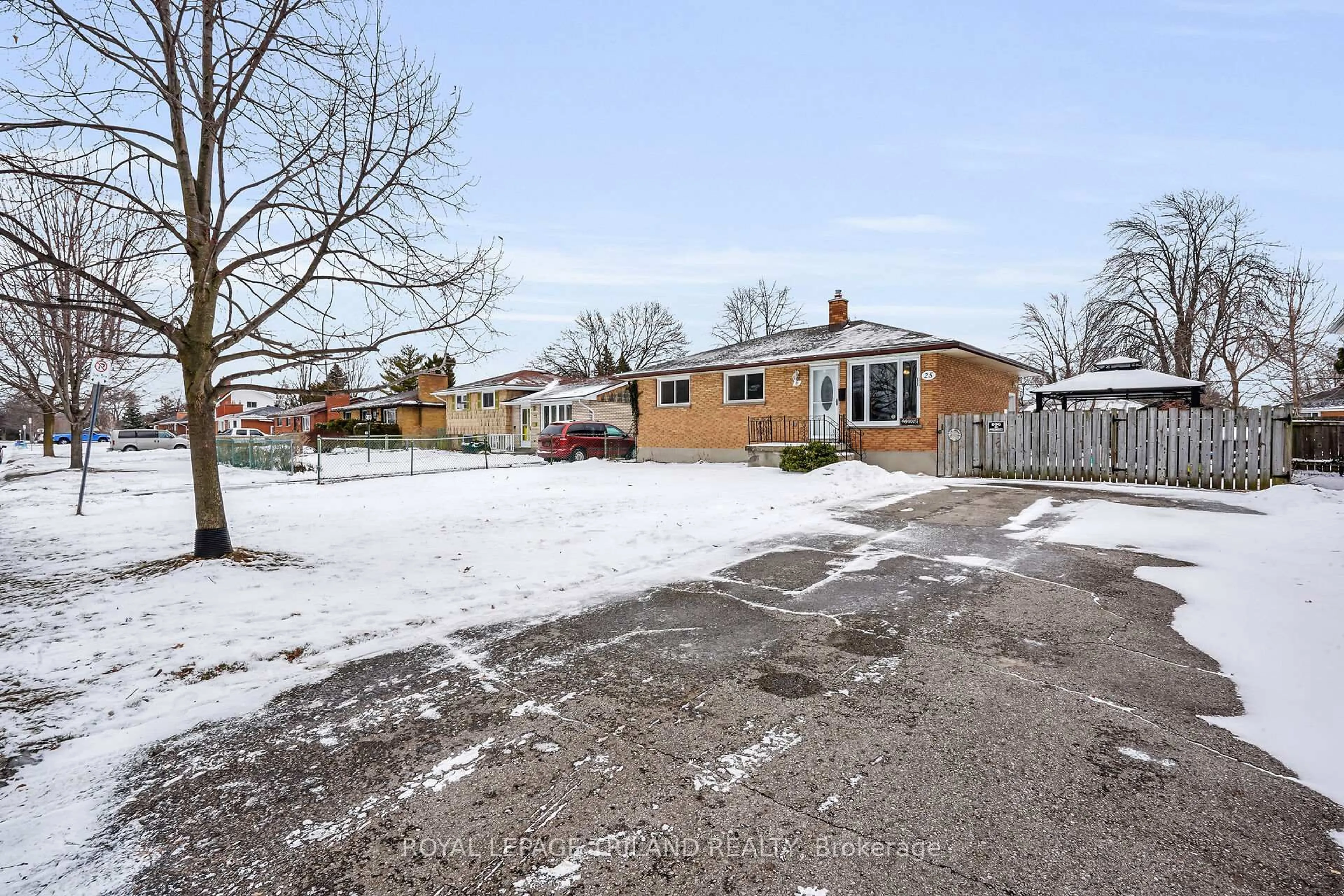 A pic from outside/outdoor area/front of a property/back of a property/a pic from drone, street for 25 Hawkesbury Ave, London East Ontario N5V 2J9