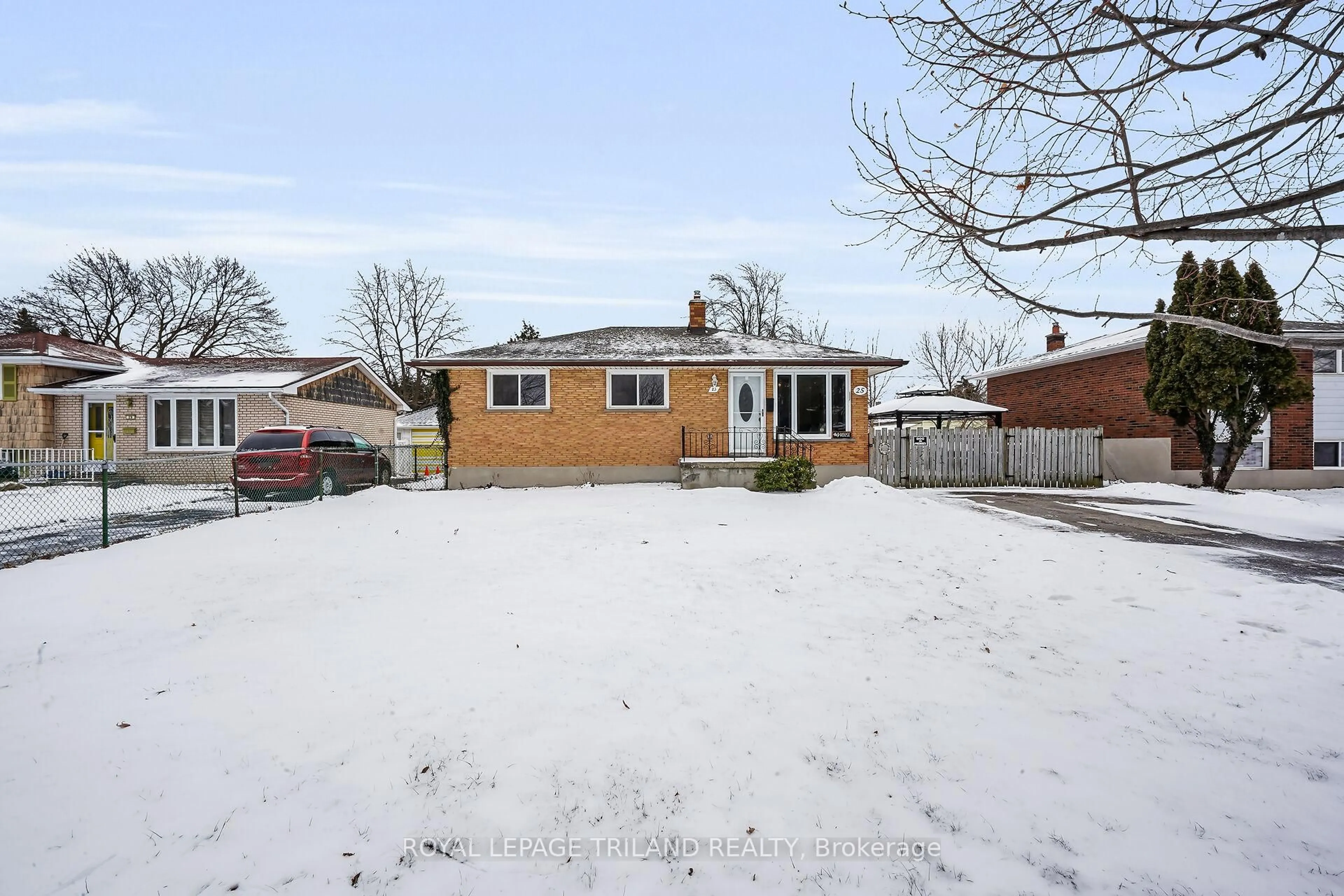 A pic from outside/outdoor area/front of a property/back of a property/a pic from drone, street for 25 Hawkesbury Ave, London East Ontario N5V 2J9