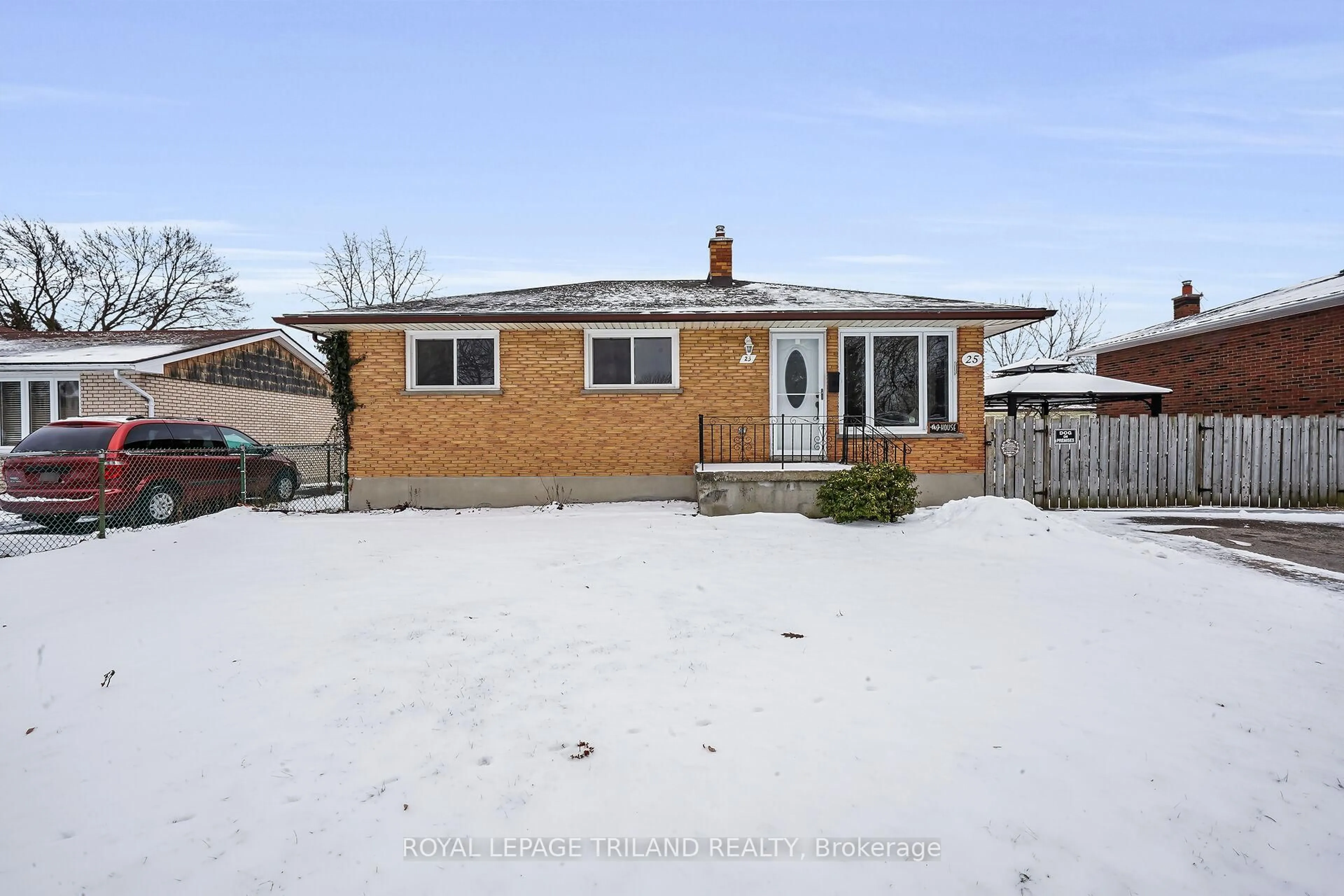 A pic from outside/outdoor area/front of a property/back of a property/a pic from drone, street for 25 Hawkesbury Ave, London East Ontario N5V 2J9