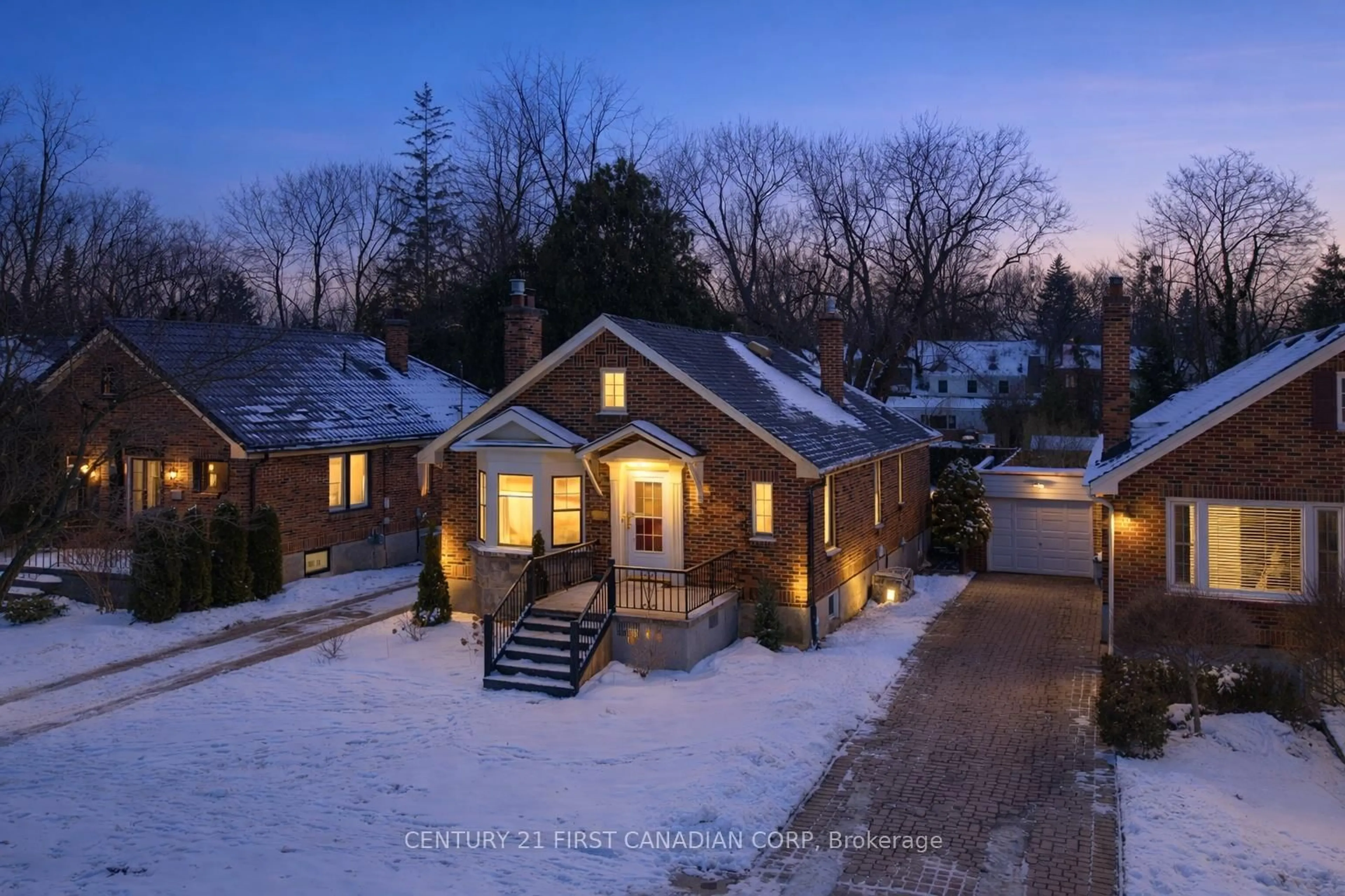 A pic from outside/outdoor area/front of a property/back of a property/a pic from drone, street for 961 Harrison Ave, London East Ontario N5Y 2T8