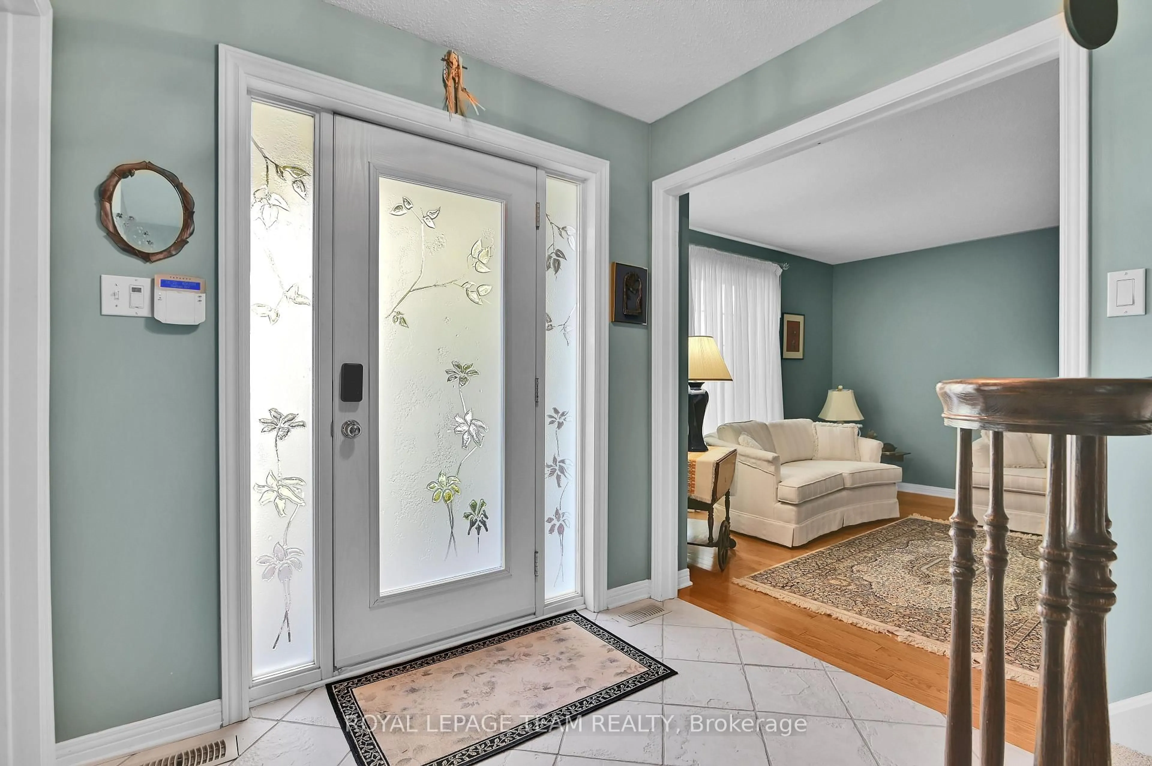 Indoor entryway for 64 Lillico Dr, Ottawa Ontario K1V 9L6