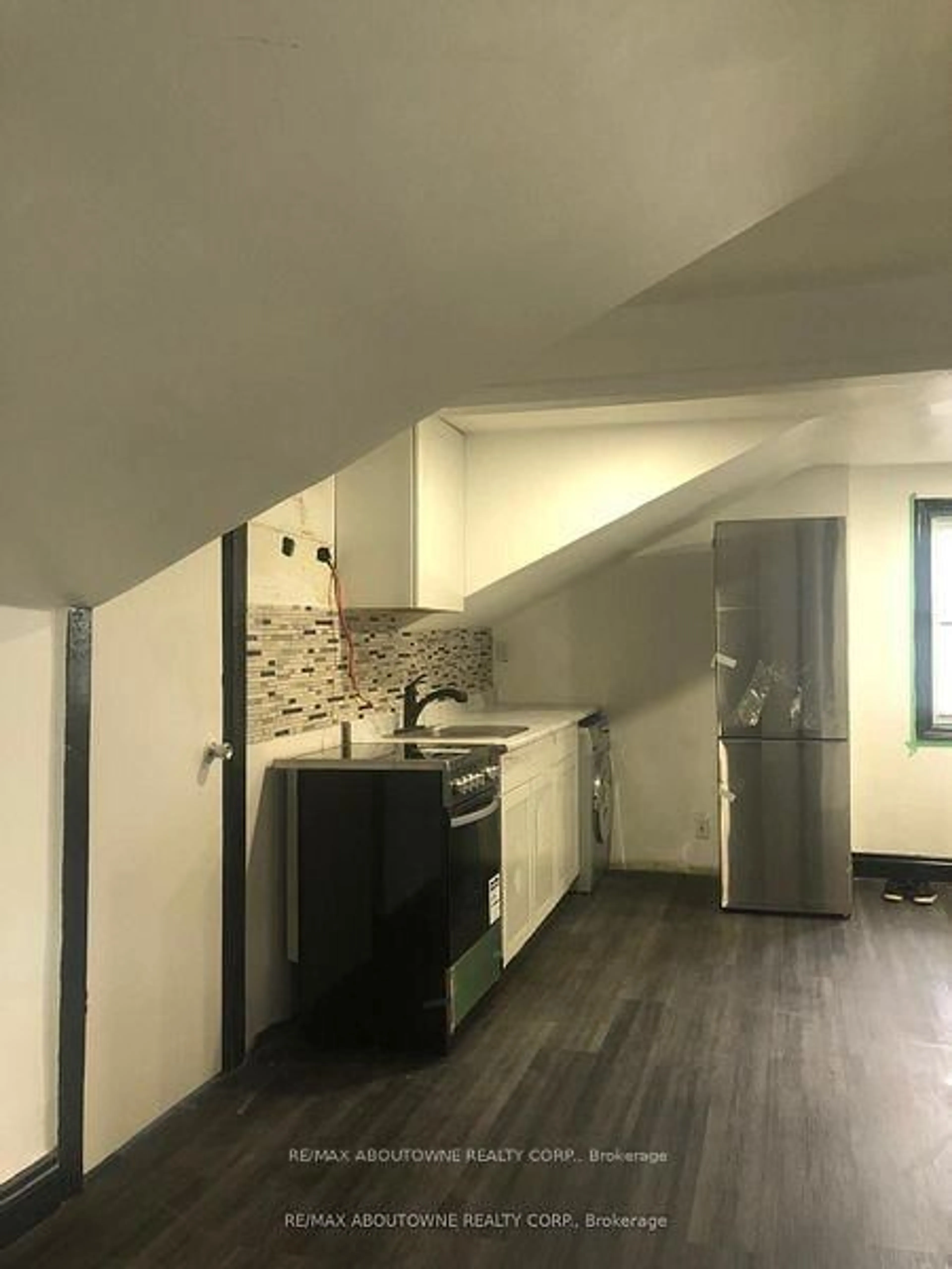 A pic of a room for 85 Wilson St, Hamilton Ontario L8R 1C7