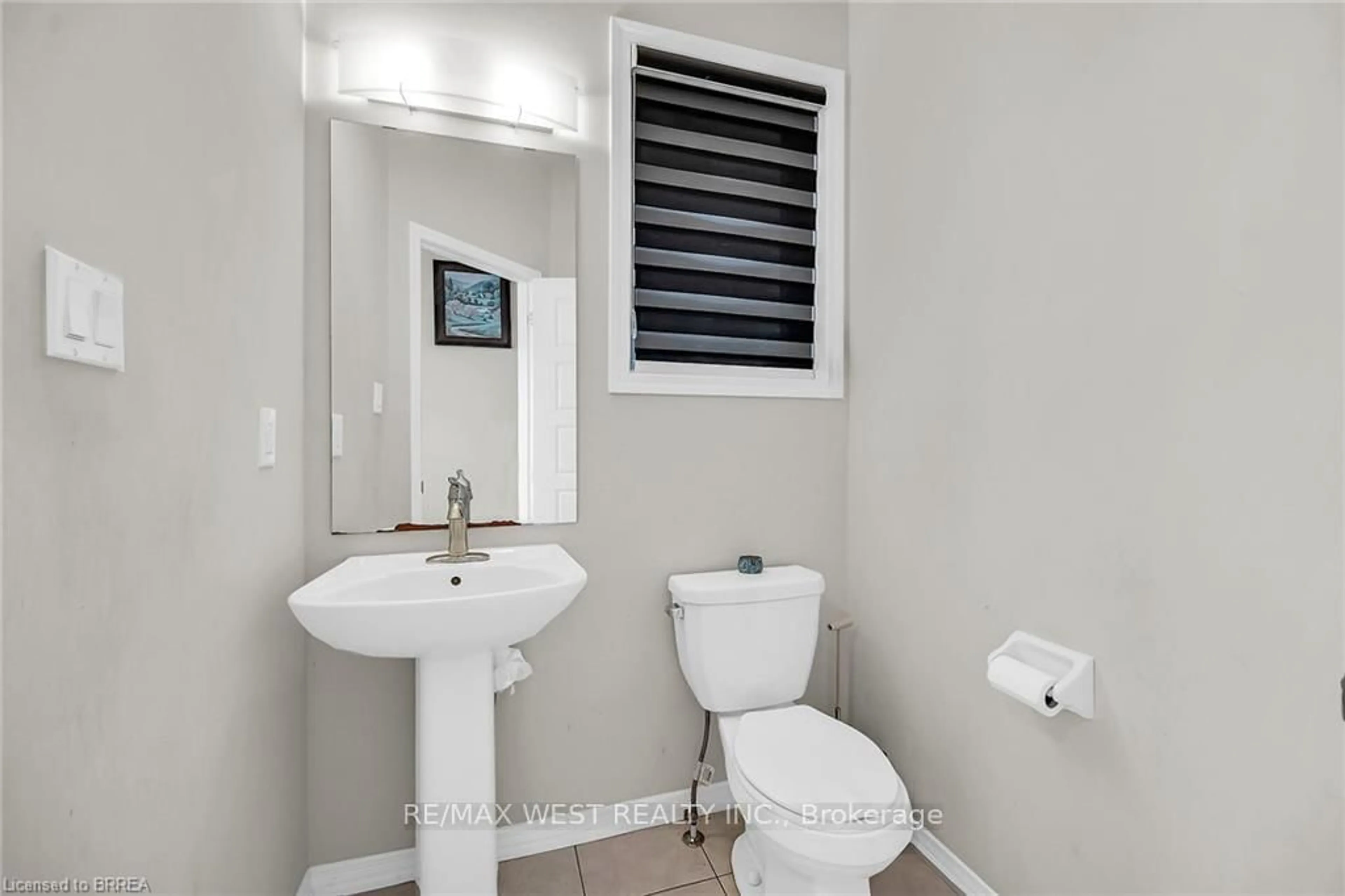 Standard bathroom, unknown for 68 Cooke Ave, Brantford Ontario N3T 0S1