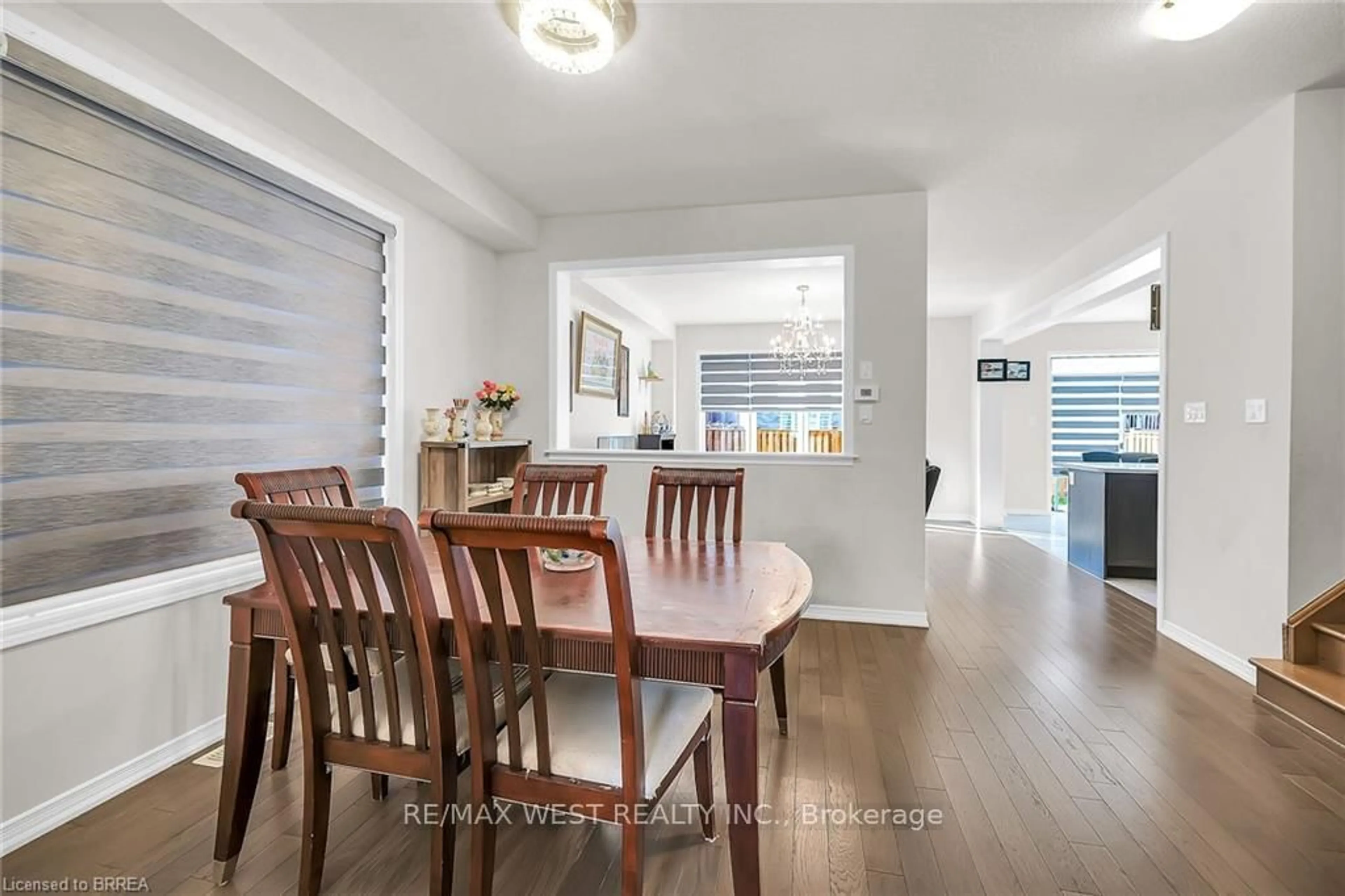 Dining room, wood/laminate floor for 68 Cooke Ave, Brantford Ontario N3T 0S1