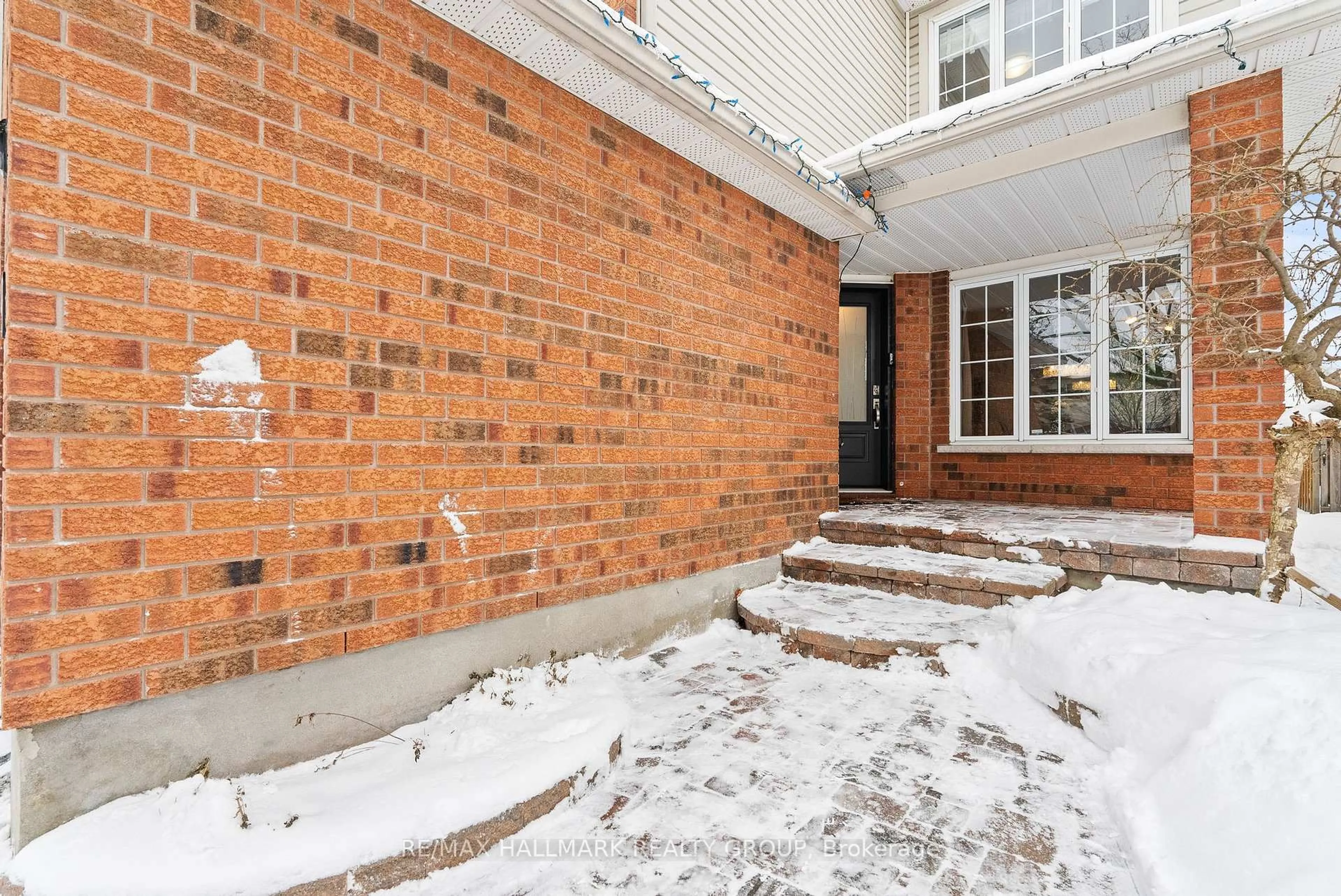 Unknown for 9 New Deighton Cres, Ottawa Ontario K2G 6H7