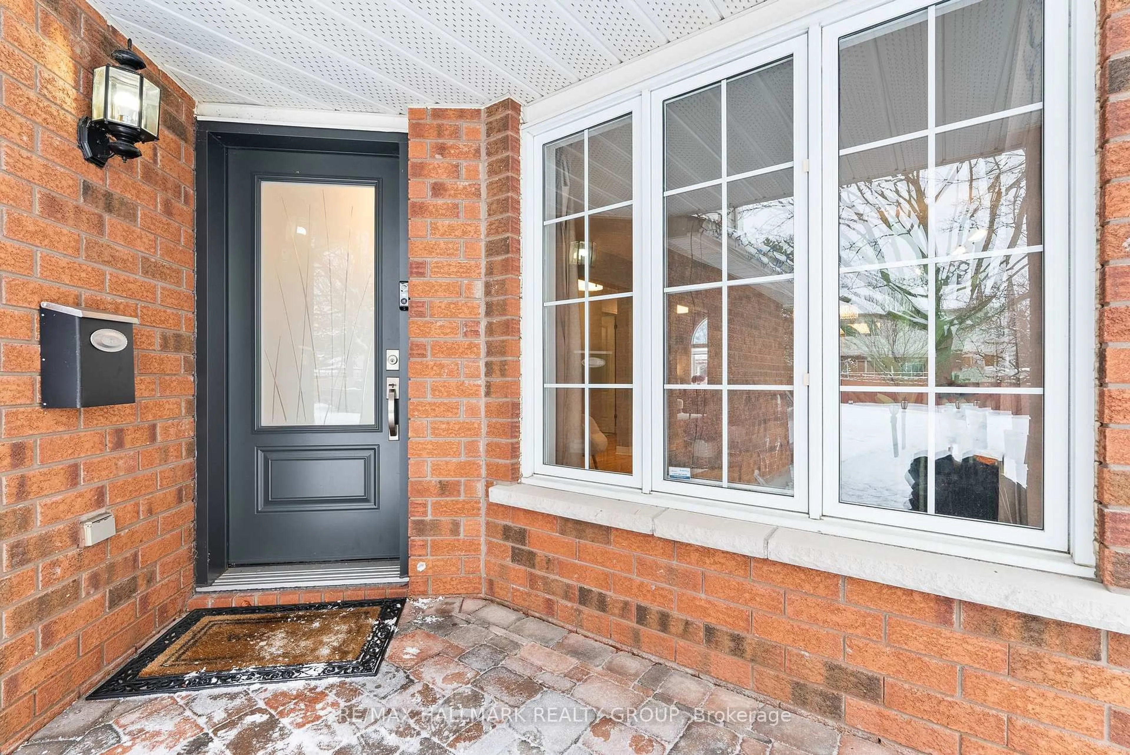 Unknown for 9 New Deighton Cres, Ottawa Ontario K2G 6H7