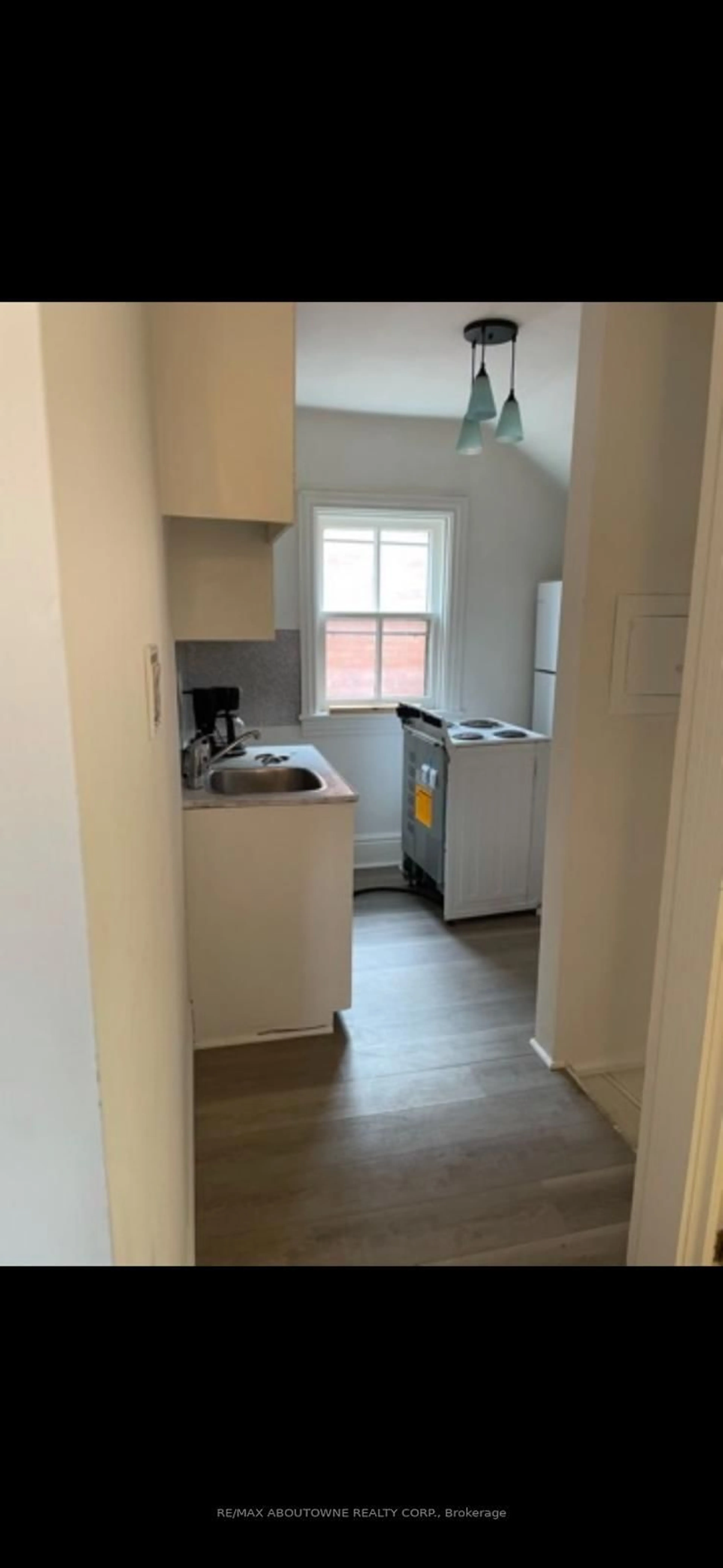 Standard kitchen, unknown for 70 Wellington St, Hamilton Ontario L8N 2R1