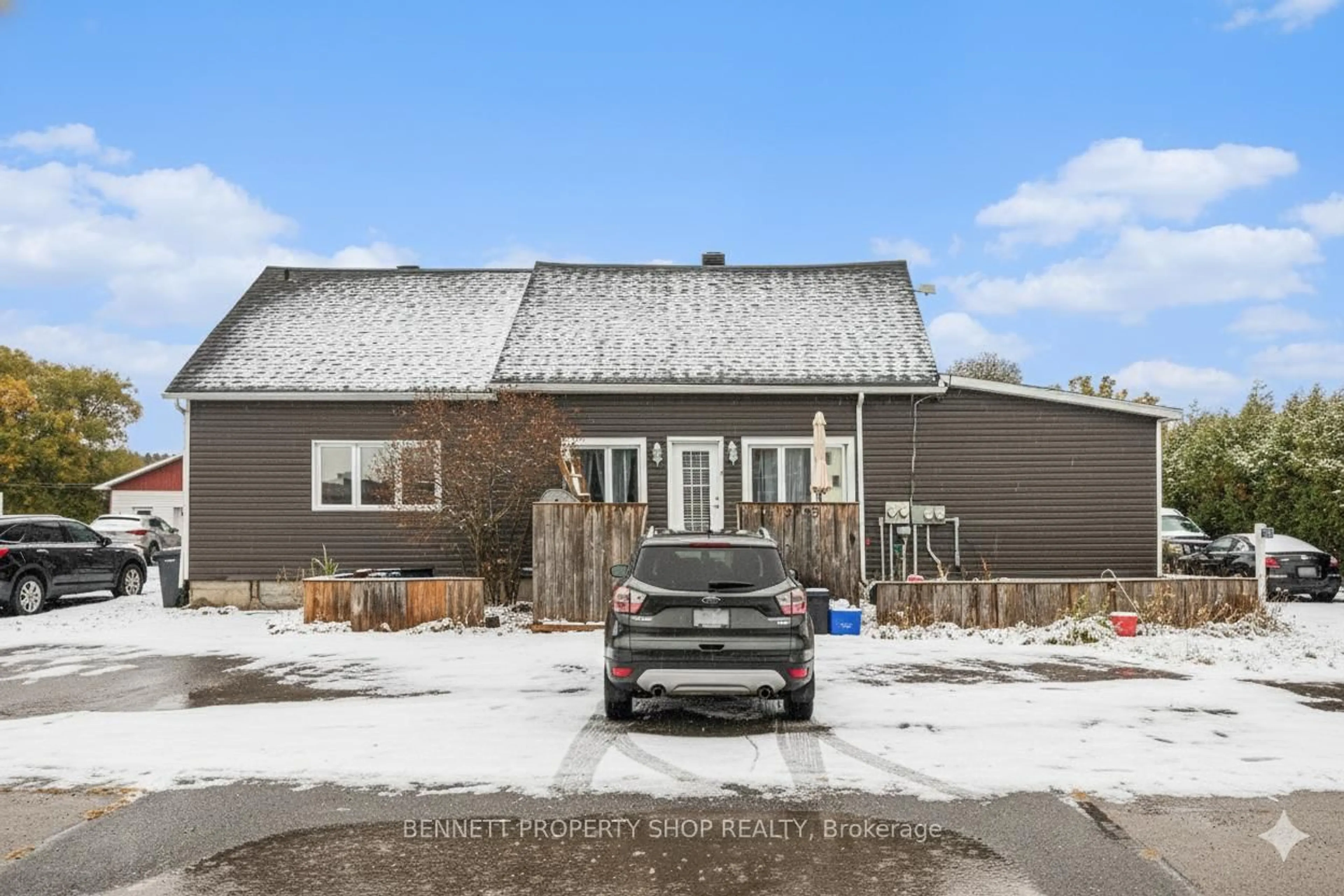 A pic from outside/outdoor area/front of a property/back of a property/a pic from drone, street for 2489 Du Lac Rd, Clarence-Rockland Ontario K0A 3N0