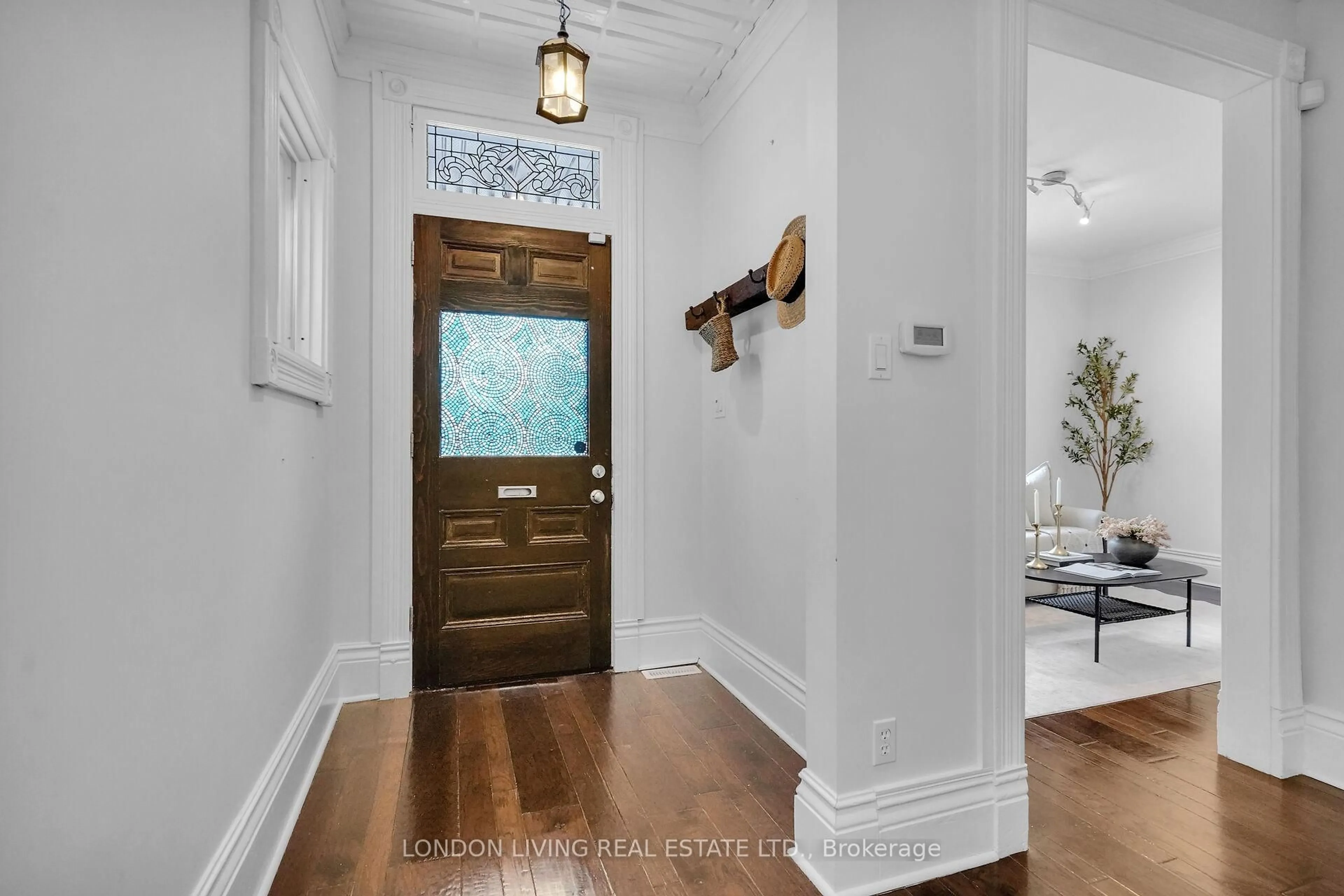 Indoor entryway for 182 Briscoe St, London South Ontario N6C 1X3