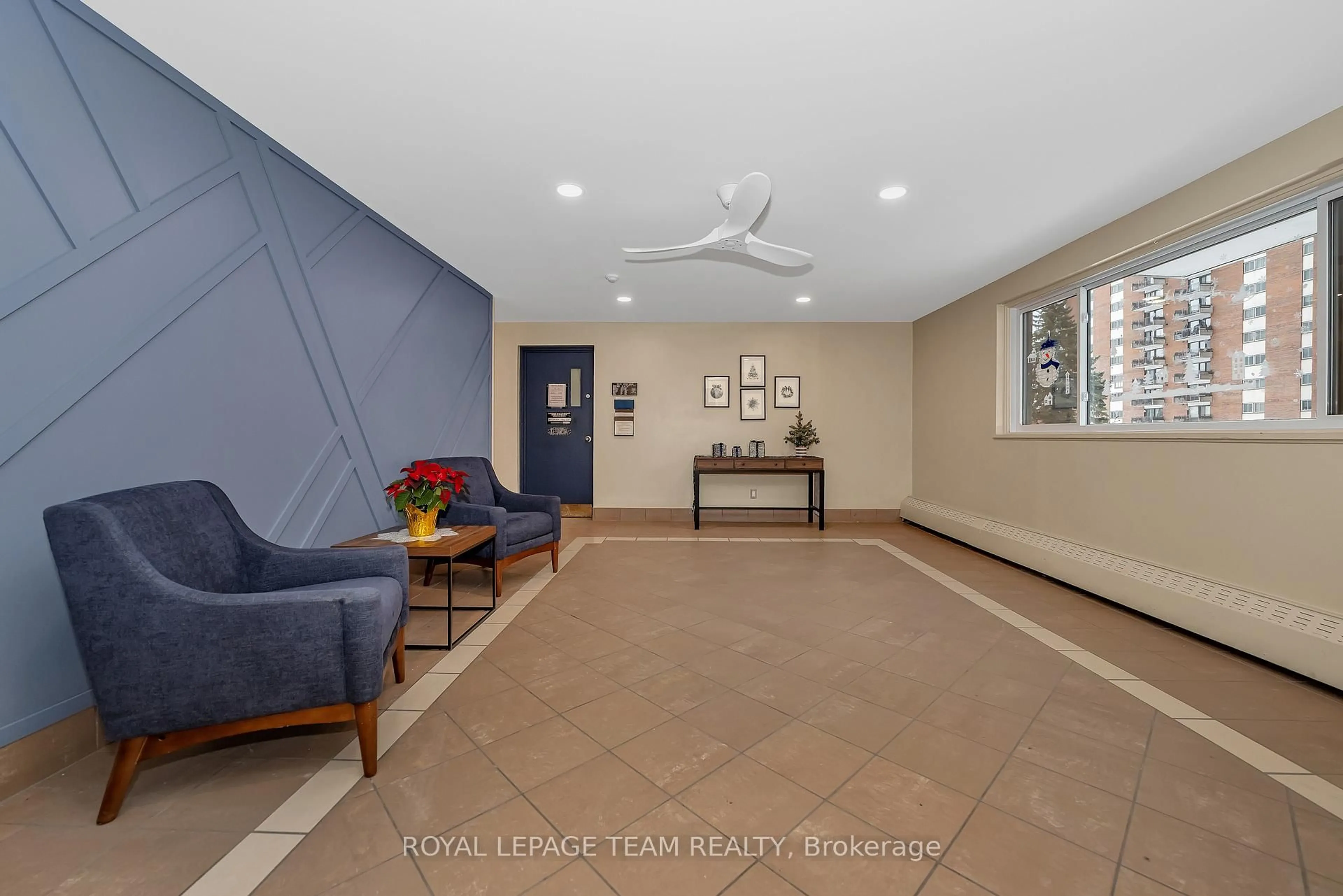 Indoor foyer for 1485 Baseline Rd #314, Ottawa Ontario K2C 3L8