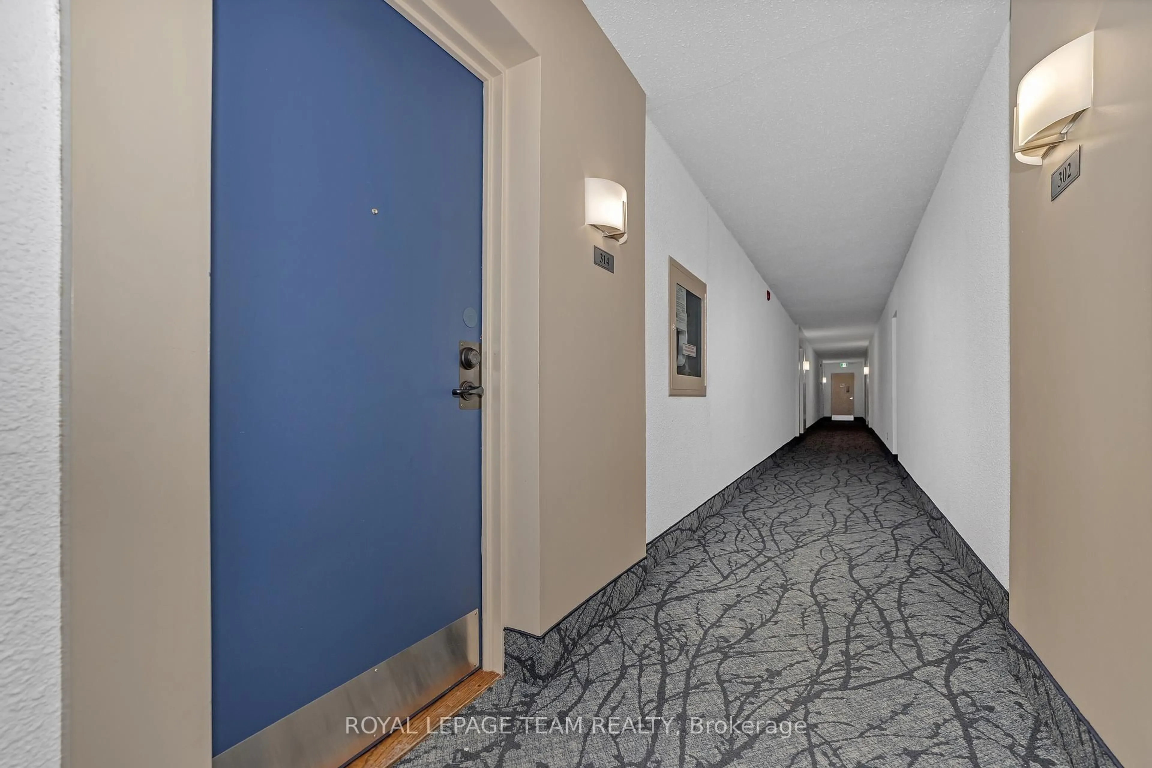 Indoor foyer for 1485 Baseline Rd #314, Ottawa Ontario K2C 3L8