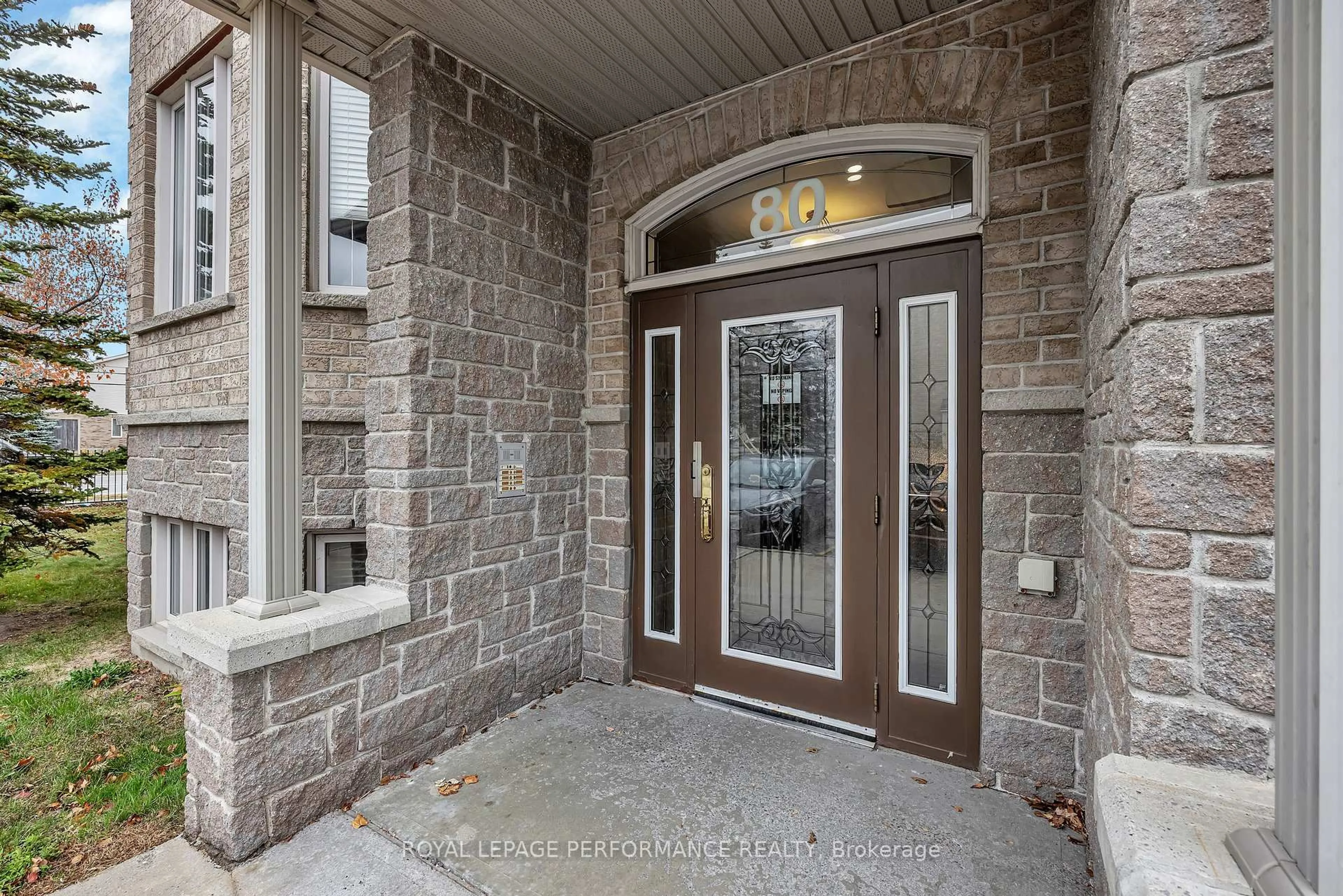 Indoor entryway for 80 Briargate Private #2, Ottawa Ontario K4A 0C3