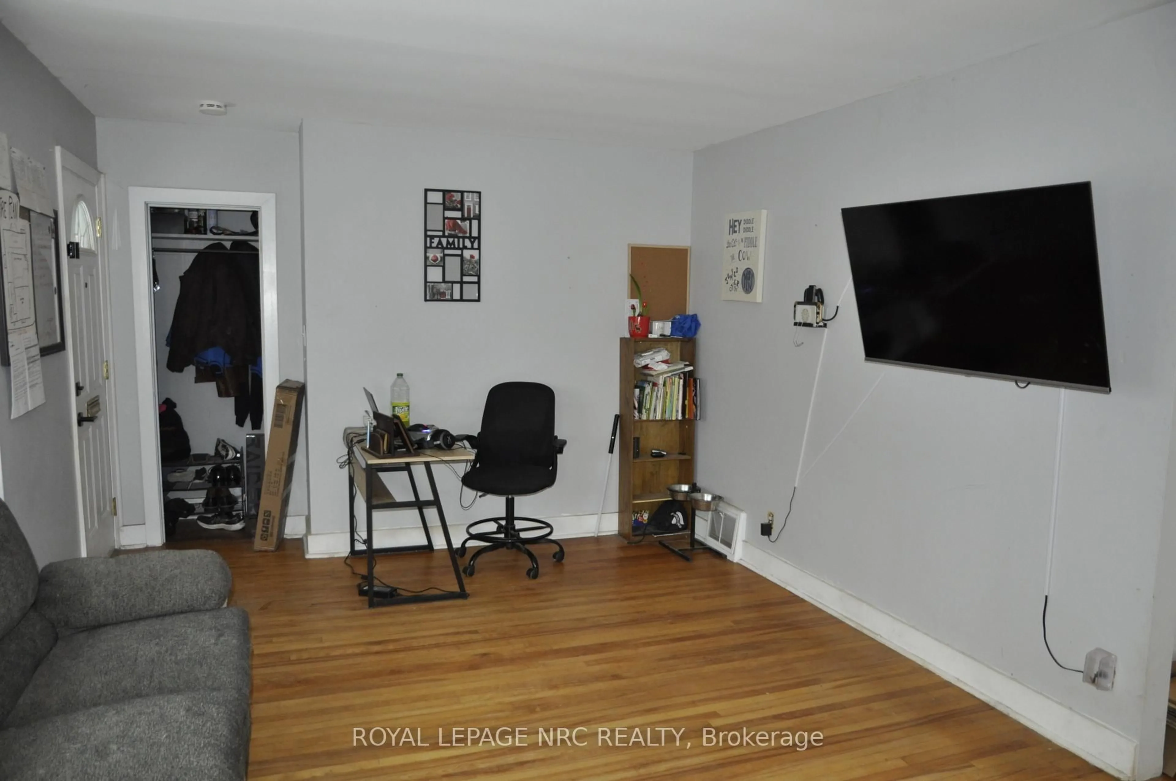 A pic of a room for 129 Gilmore Rd, Fort Erie Ontario L2A 2L9