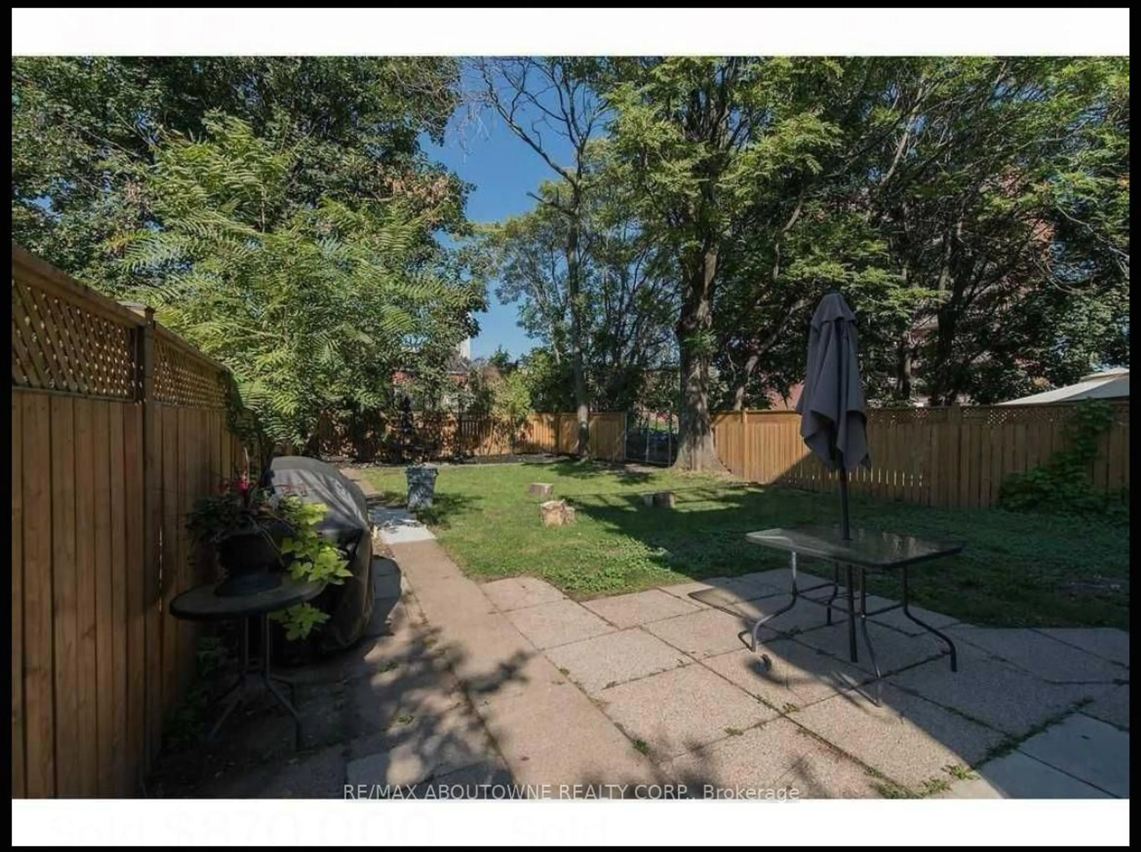 A pic from outside/outdoor area/front of a property/back of a property/a pic from drone, street for 66 Wellington St, Hamilton Ontario L8N 2R1