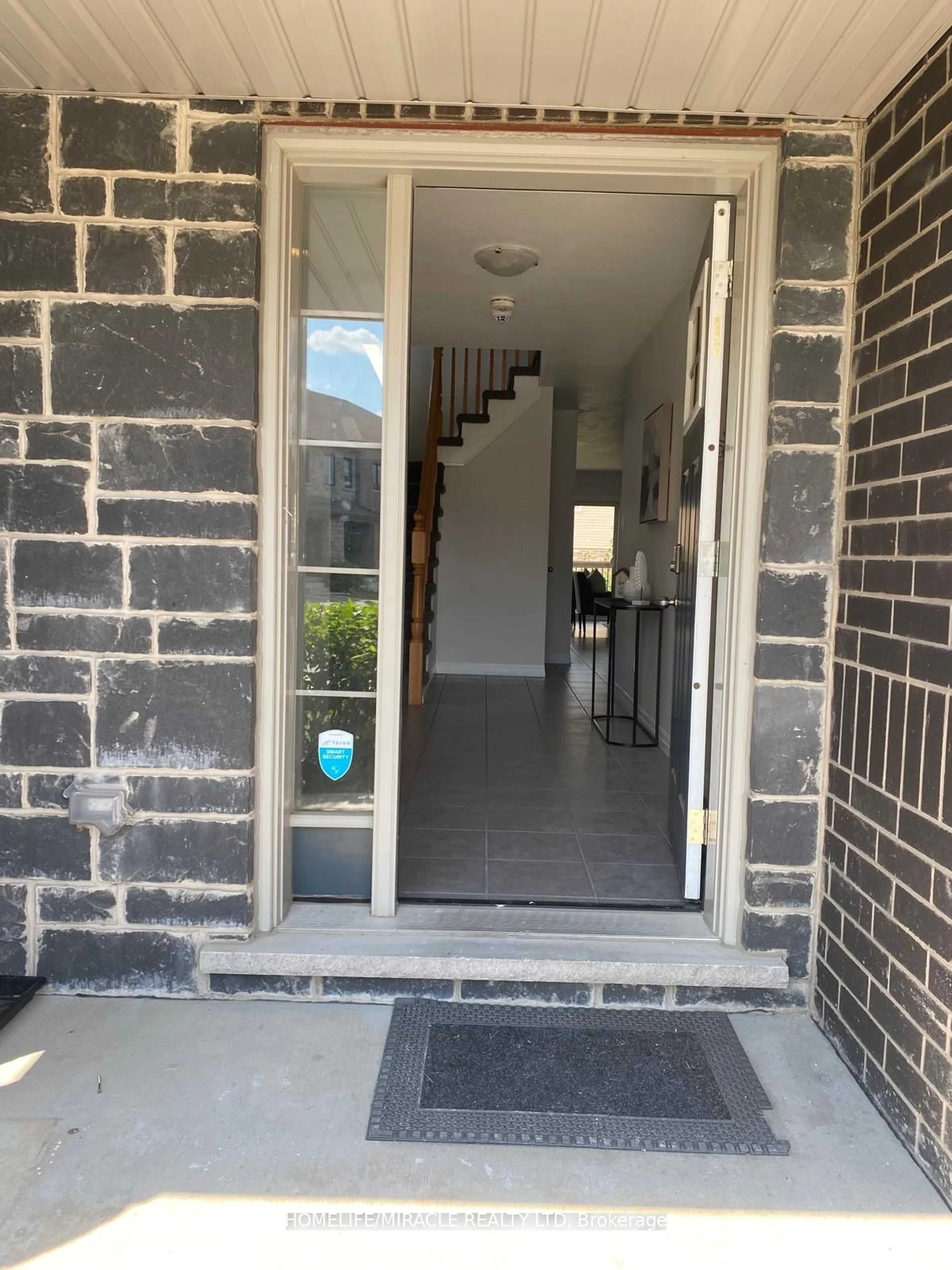 Indoor foyer for 135 Hardcastle Dr #46, Cambridge Ontario N1S 0B6