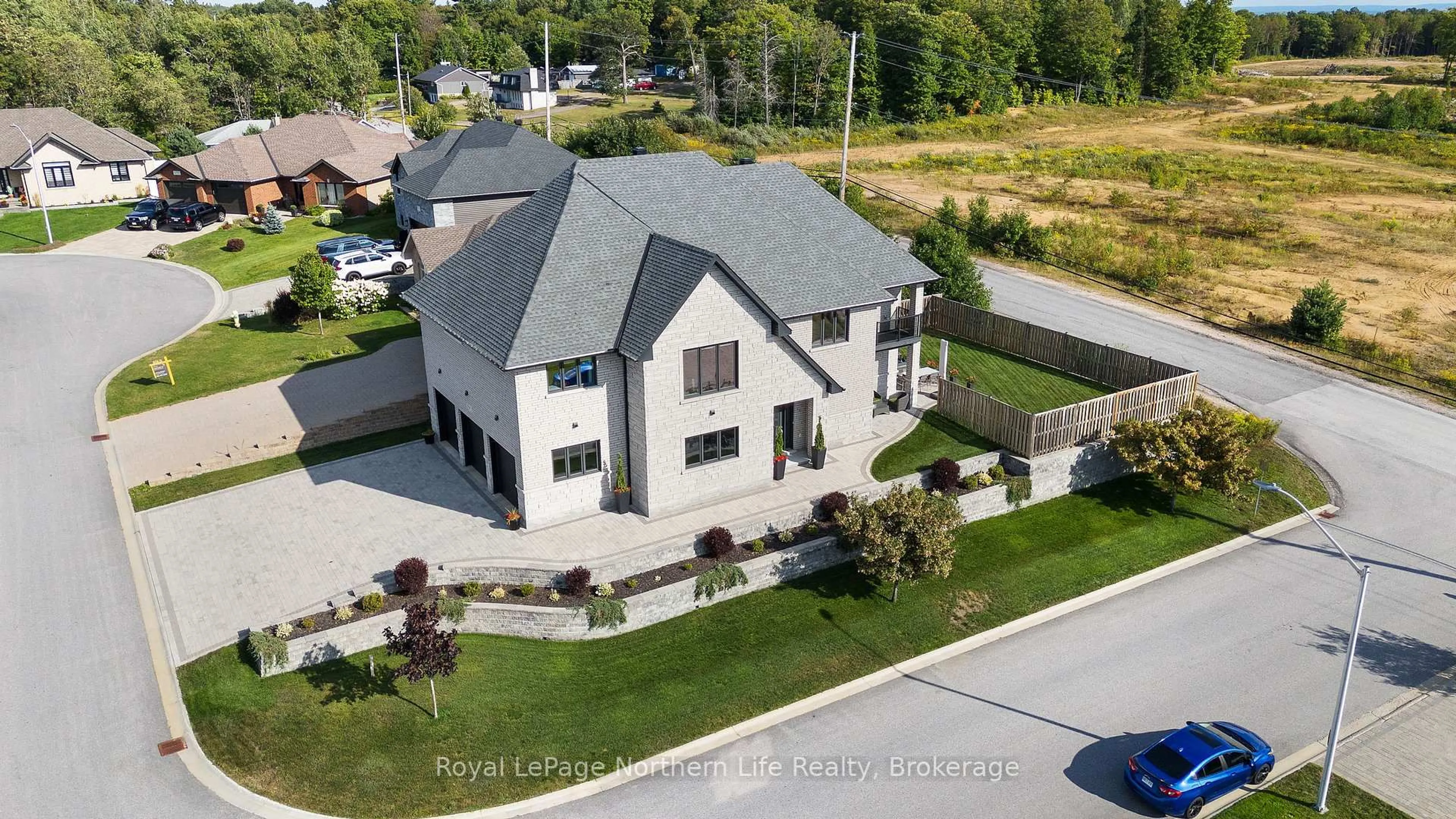A pic from outside/outdoor area/front of a property/back of a property/a pic from drone, street for 5 ZEPHYR Hts, North Bay Ontario P1B 8G2