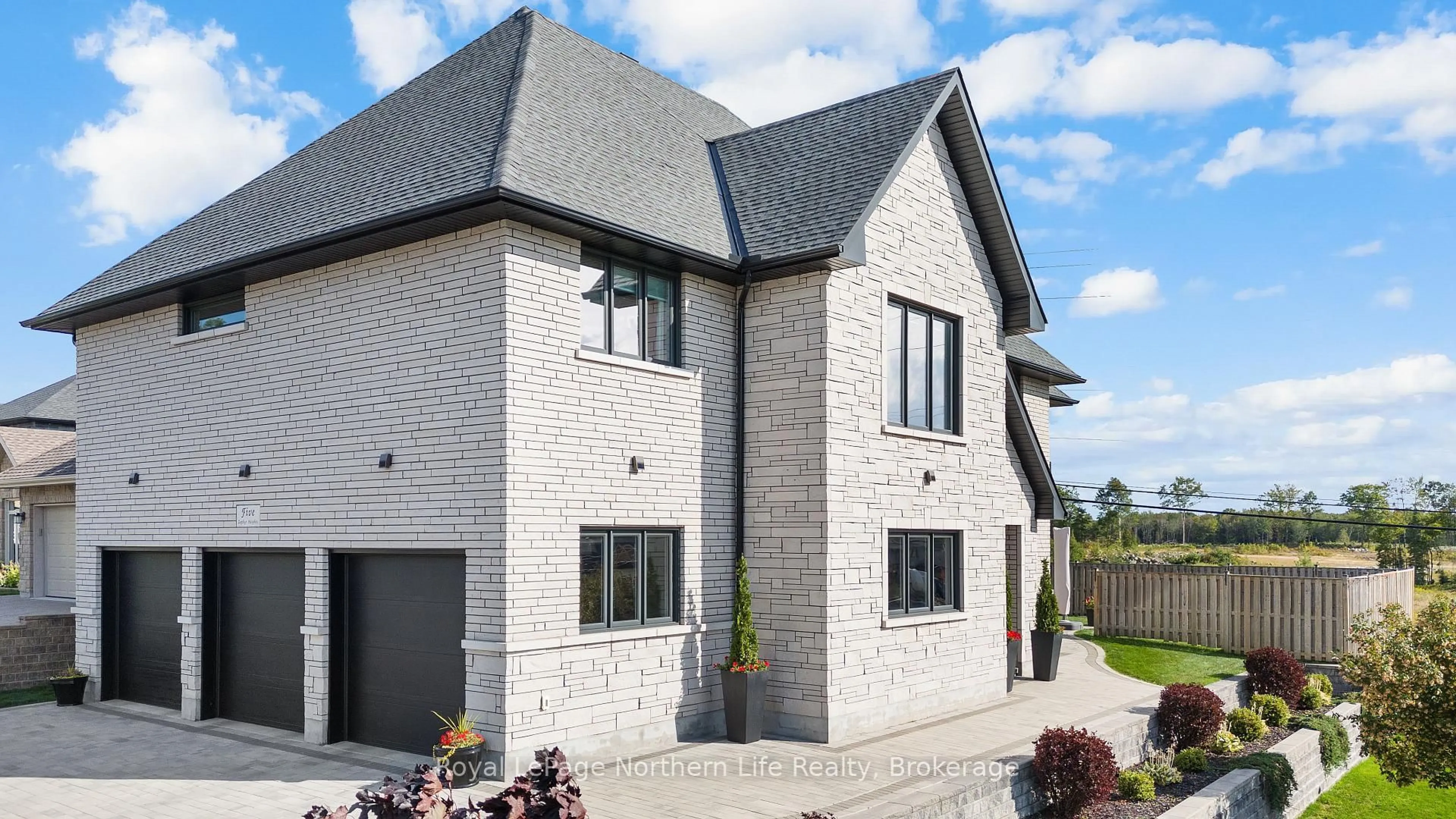 Home with brick exterior material, building for 5 ZEPHYR Hts, North Bay Ontario P1B 8G2