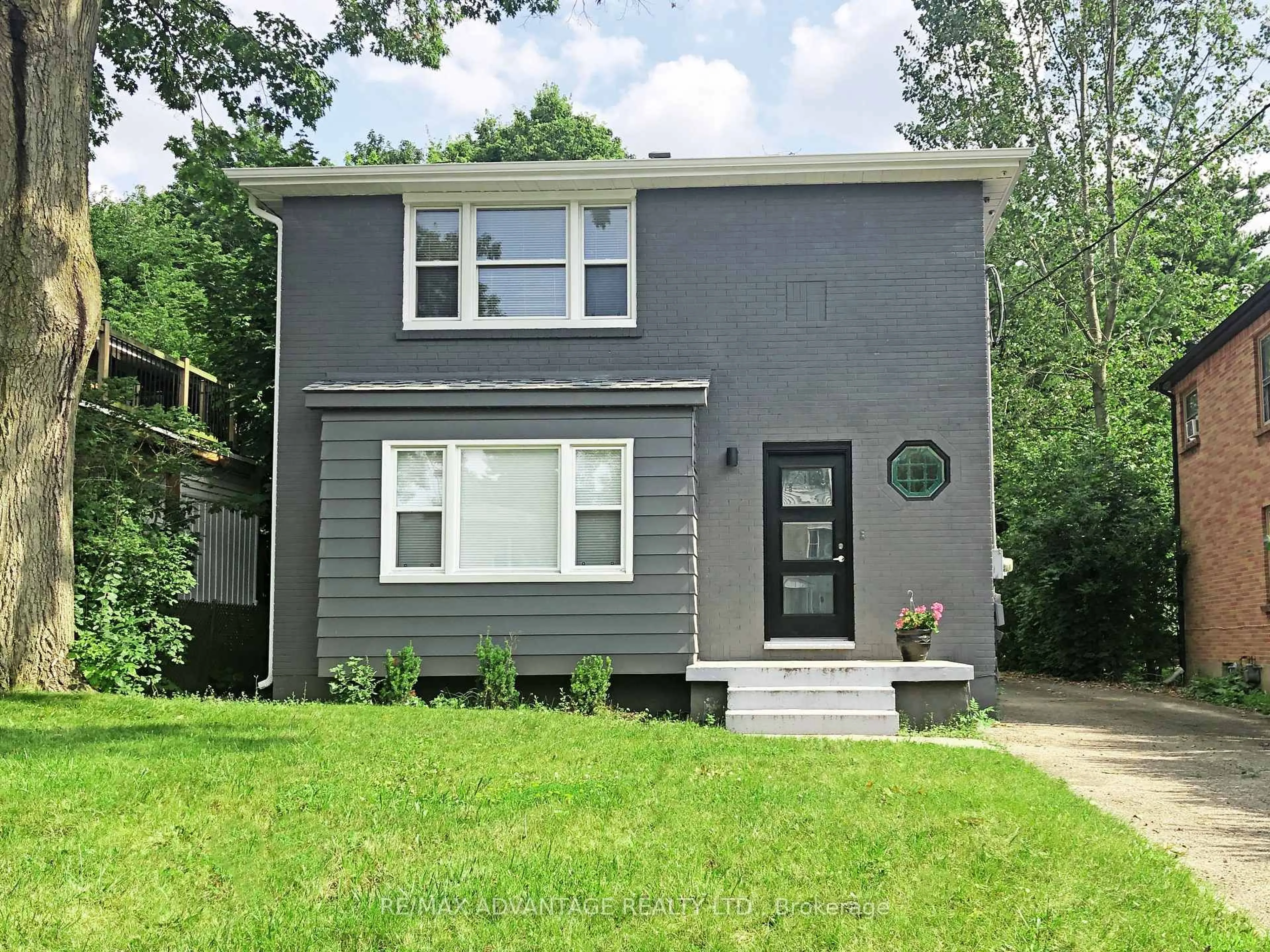 Home with vinyl exterior material, street for 206-208 Barry Pl, London North Ontario N6H 1K1