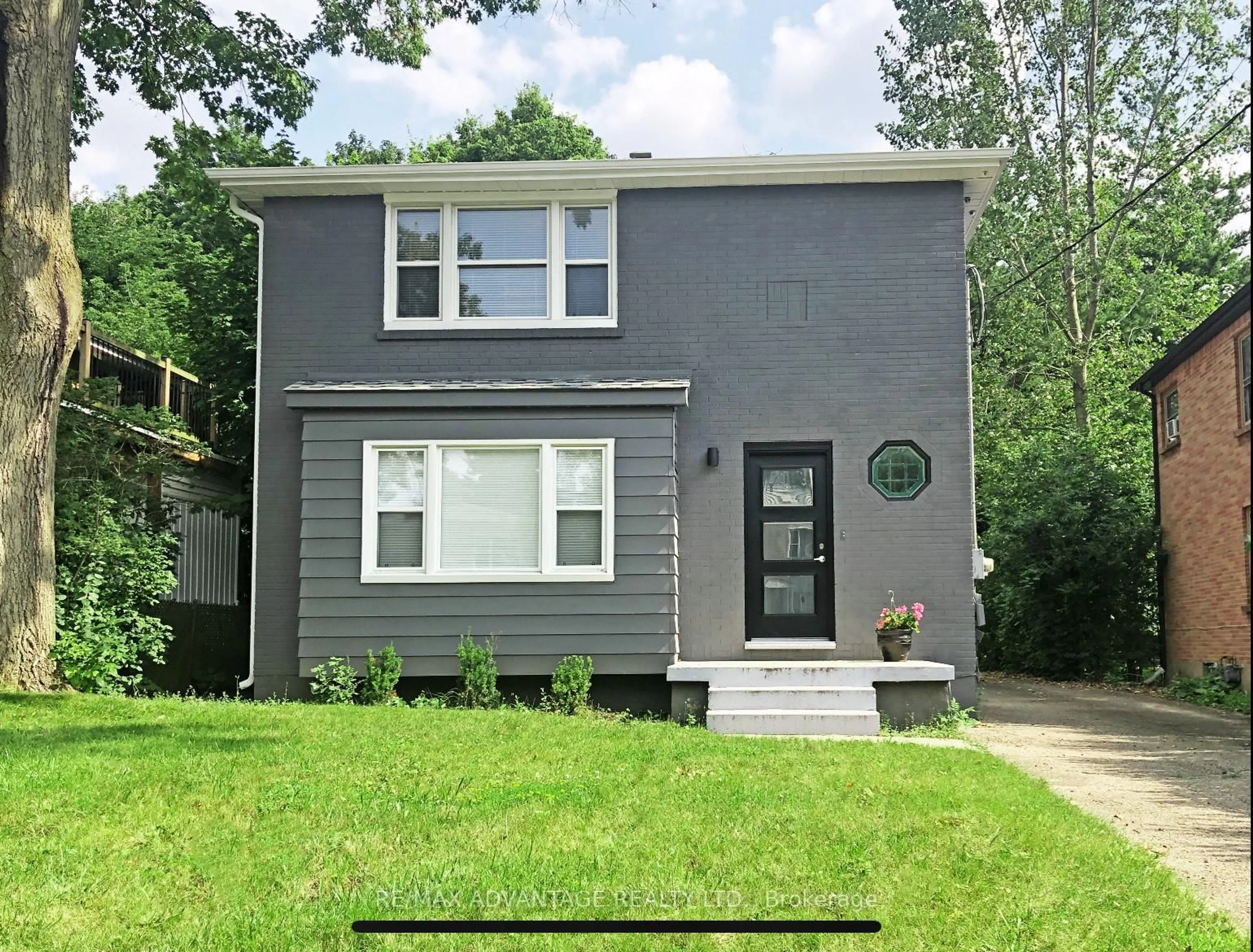 Home with vinyl exterior material, street for 206-208 Barry Pl, London North Ontario N6H 1K1