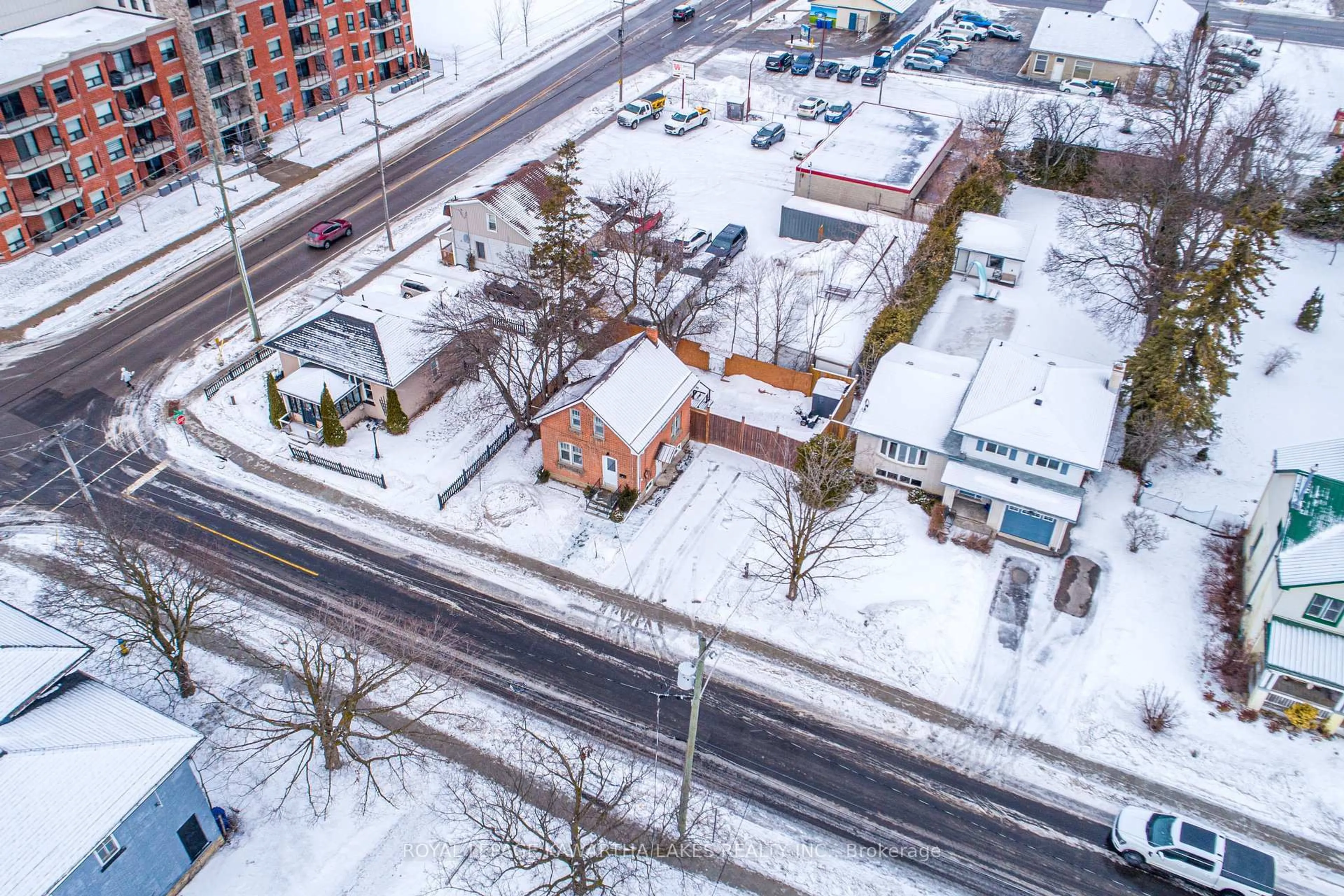 A pic from outside/outdoor area/front of a property/back of a property/a pic from drone, street for 54 Glenelg St, Kawartha Lakes Ontario K9V 2V2