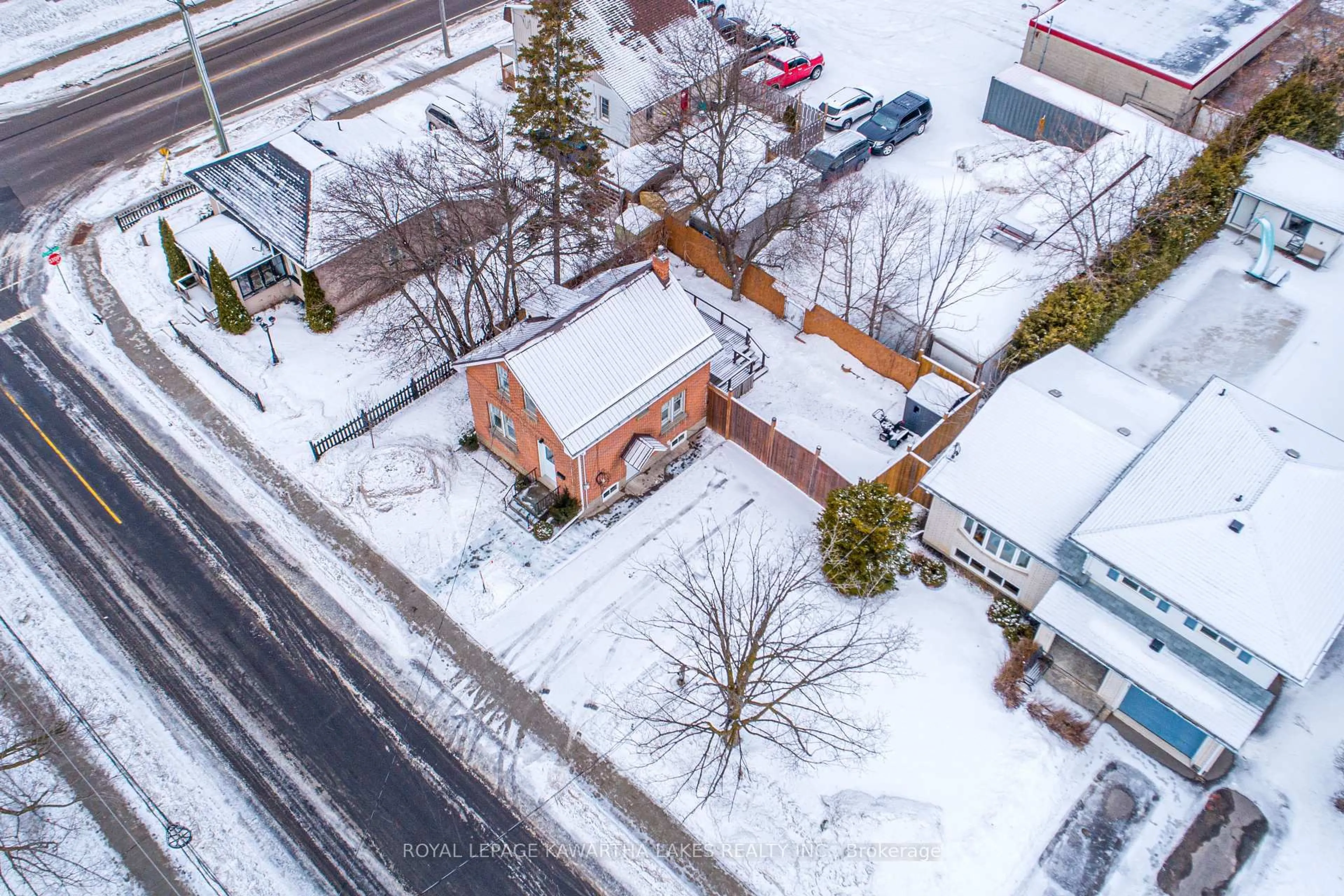 A pic from outside/outdoor area/front of a property/back of a property/a pic from drone, street for 54 Glenelg St, Kawartha Lakes Ontario K9V 2V2