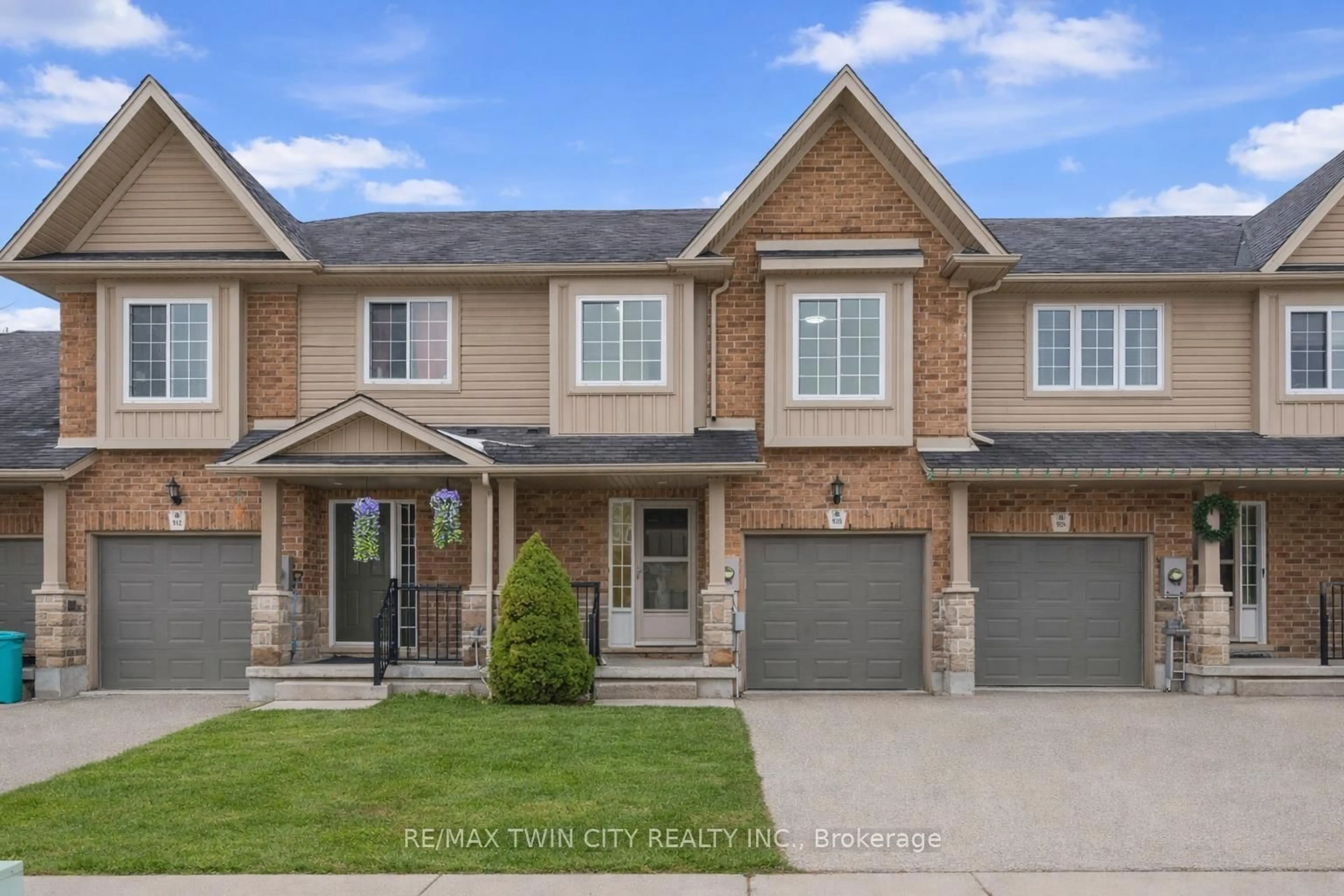 Home with brick exterior material, street for 930 Zeller Cres, Kitchener Ontario N2A 0C7