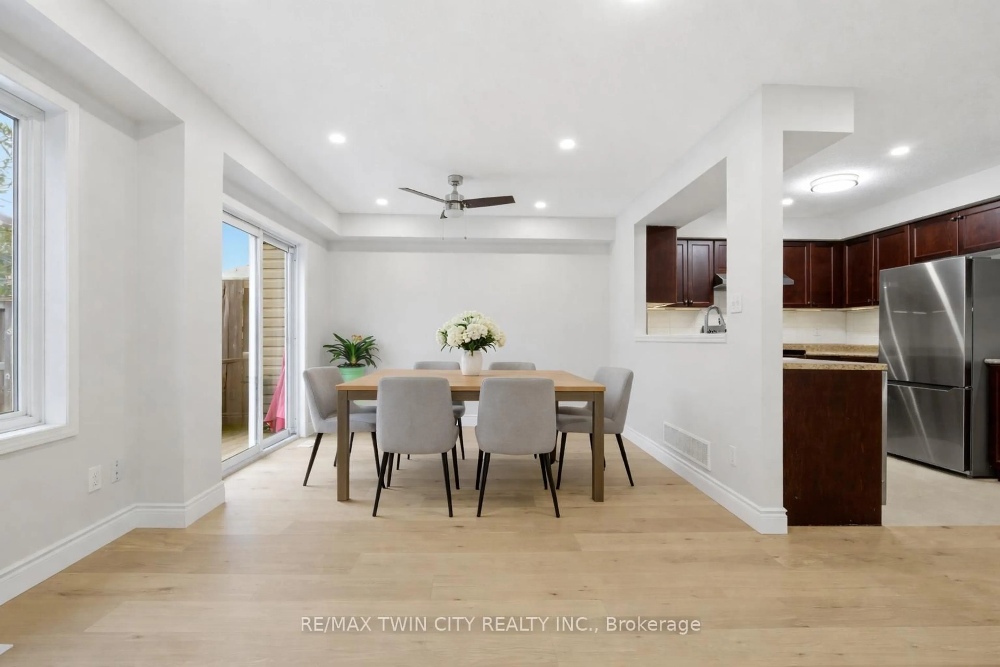 Open concept kitchen, unknown for 930 Zeller Cres, Kitchener Ontario N2A 0C7