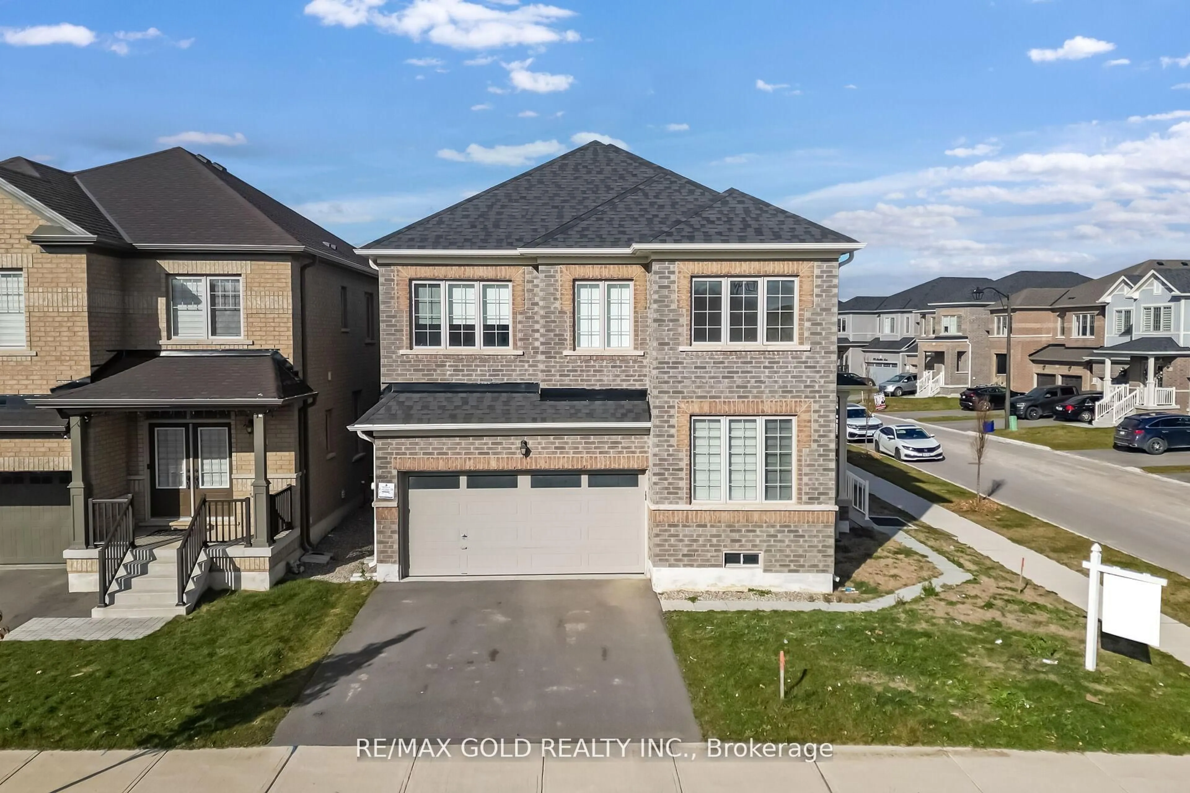 A pic from outside/outdoor area/front of a property/back of a property/a pic from drone, street for 687 Anishinaabe Dr, Shelburne Ontario L6V 3Y5