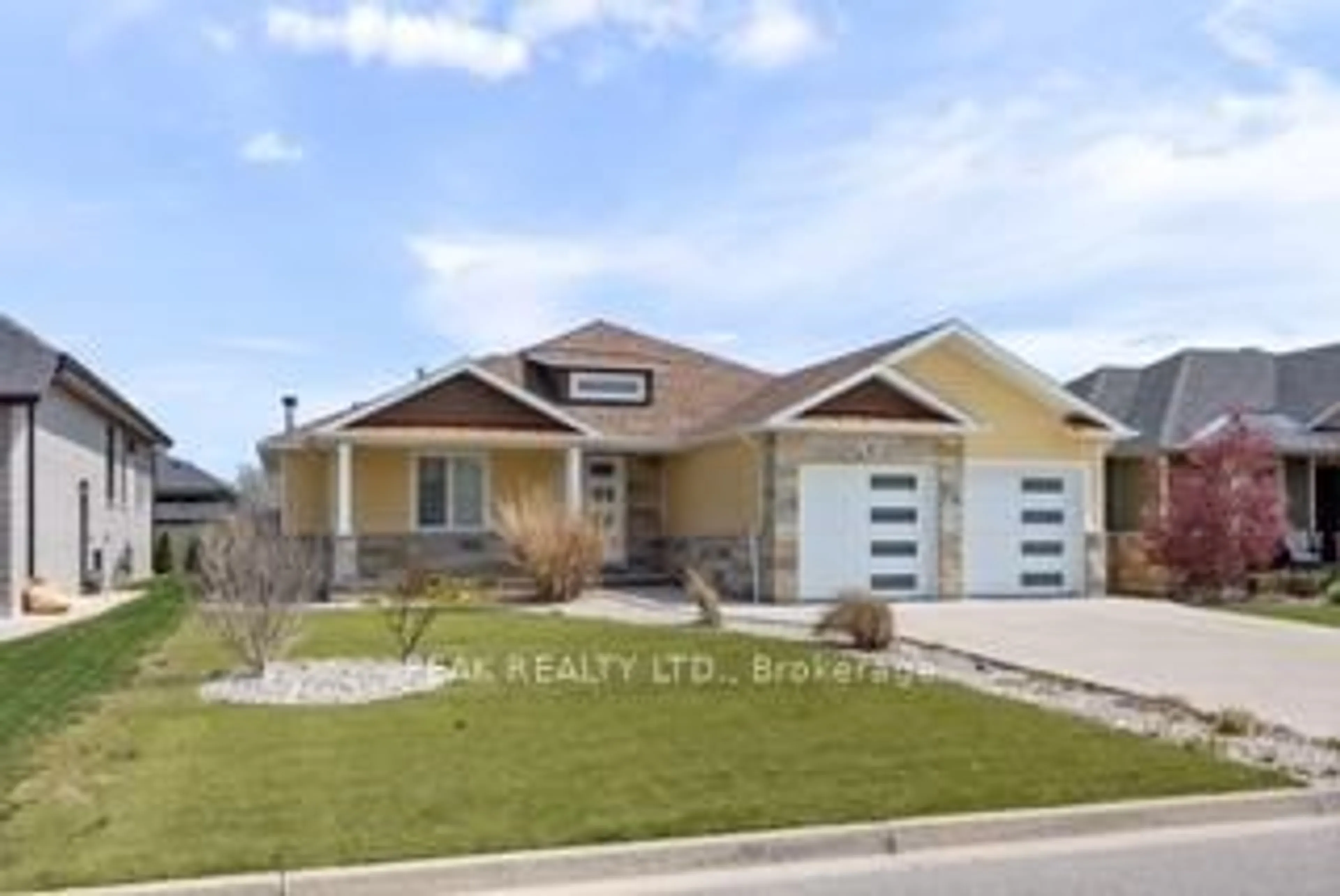 Home with vinyl exterior material, street for 5 Fracas Crt, Kingsville Ontario N9Y 0E3